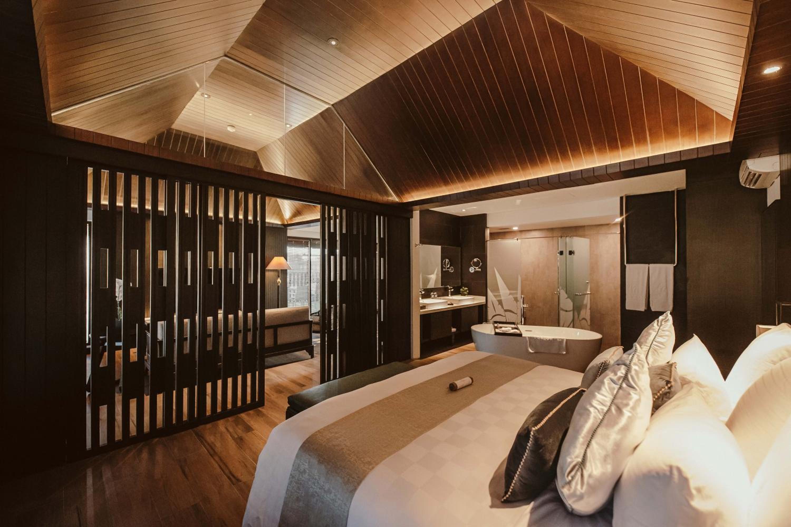 The Layonsari Suite with Pool View - Photo 4