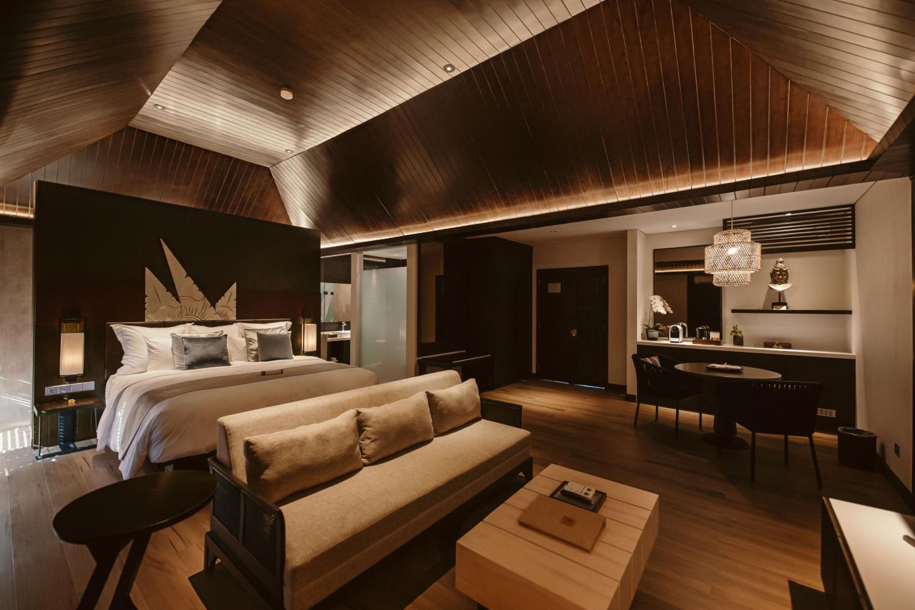 Jayaprana Suite with Pool View - Photo 6