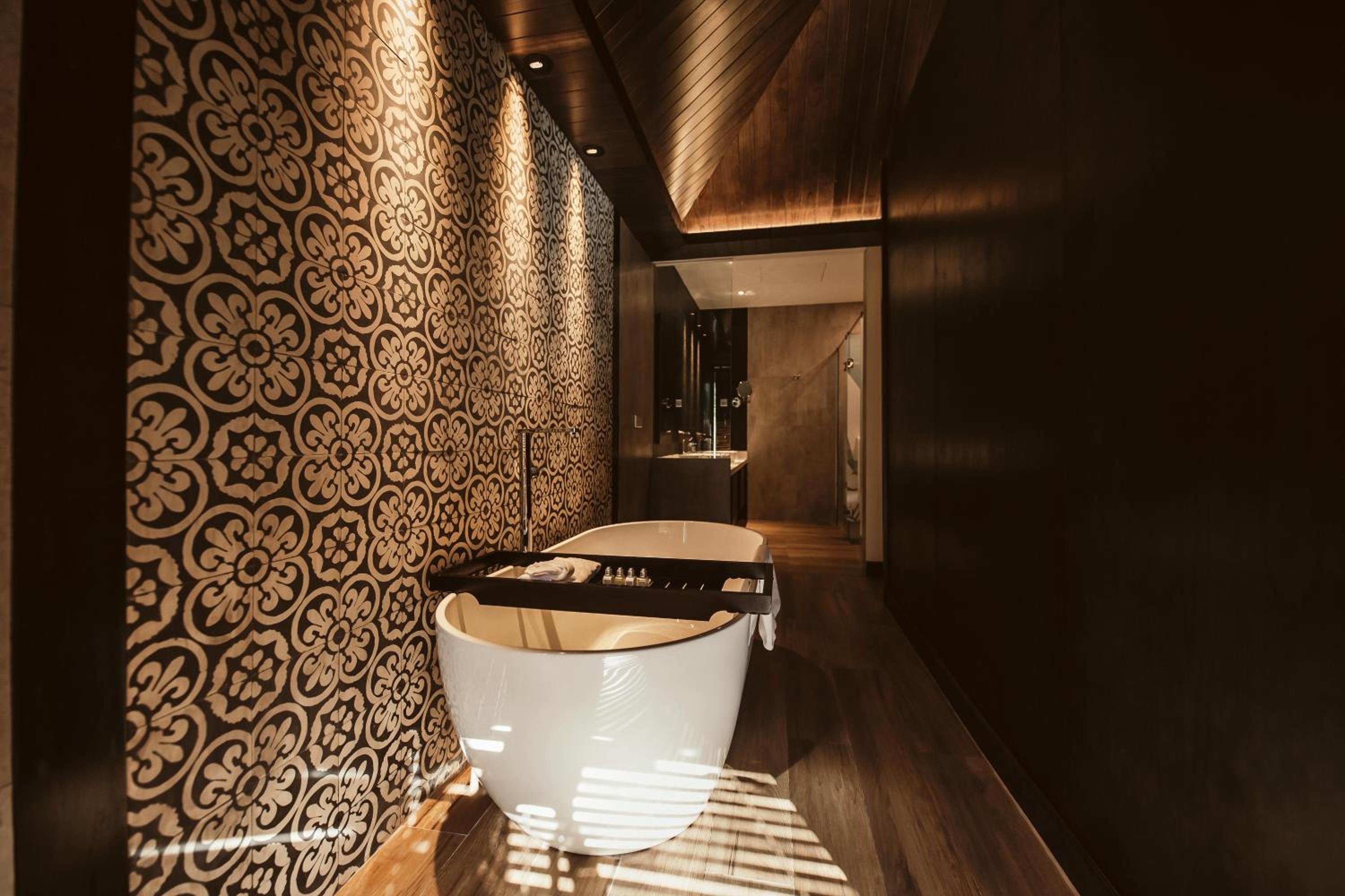 Jayaprana Suite with Pool View - Photo 3