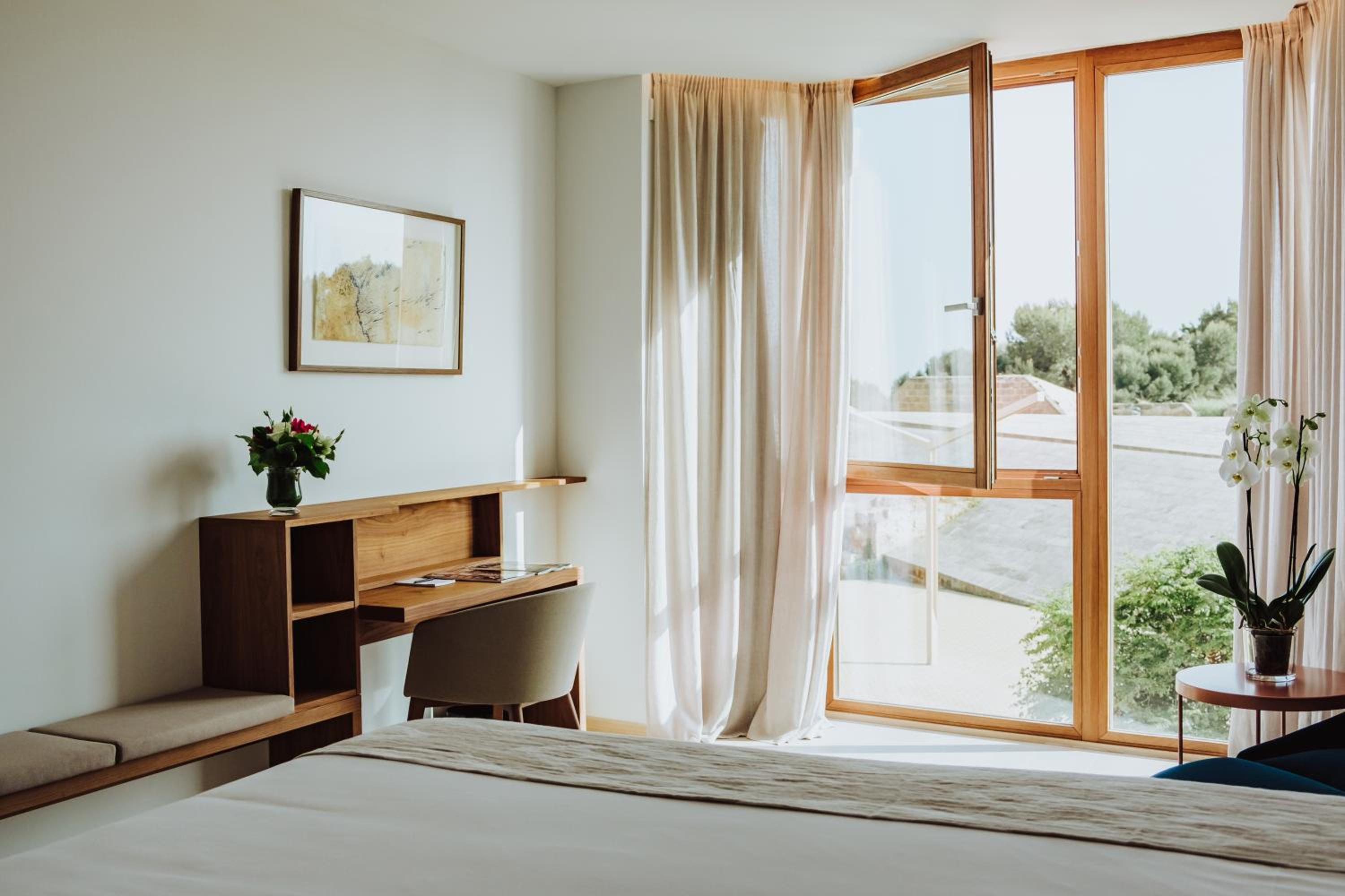 Deluxe Double Room with Partial Sea View and Spa Access thumbnail 6
