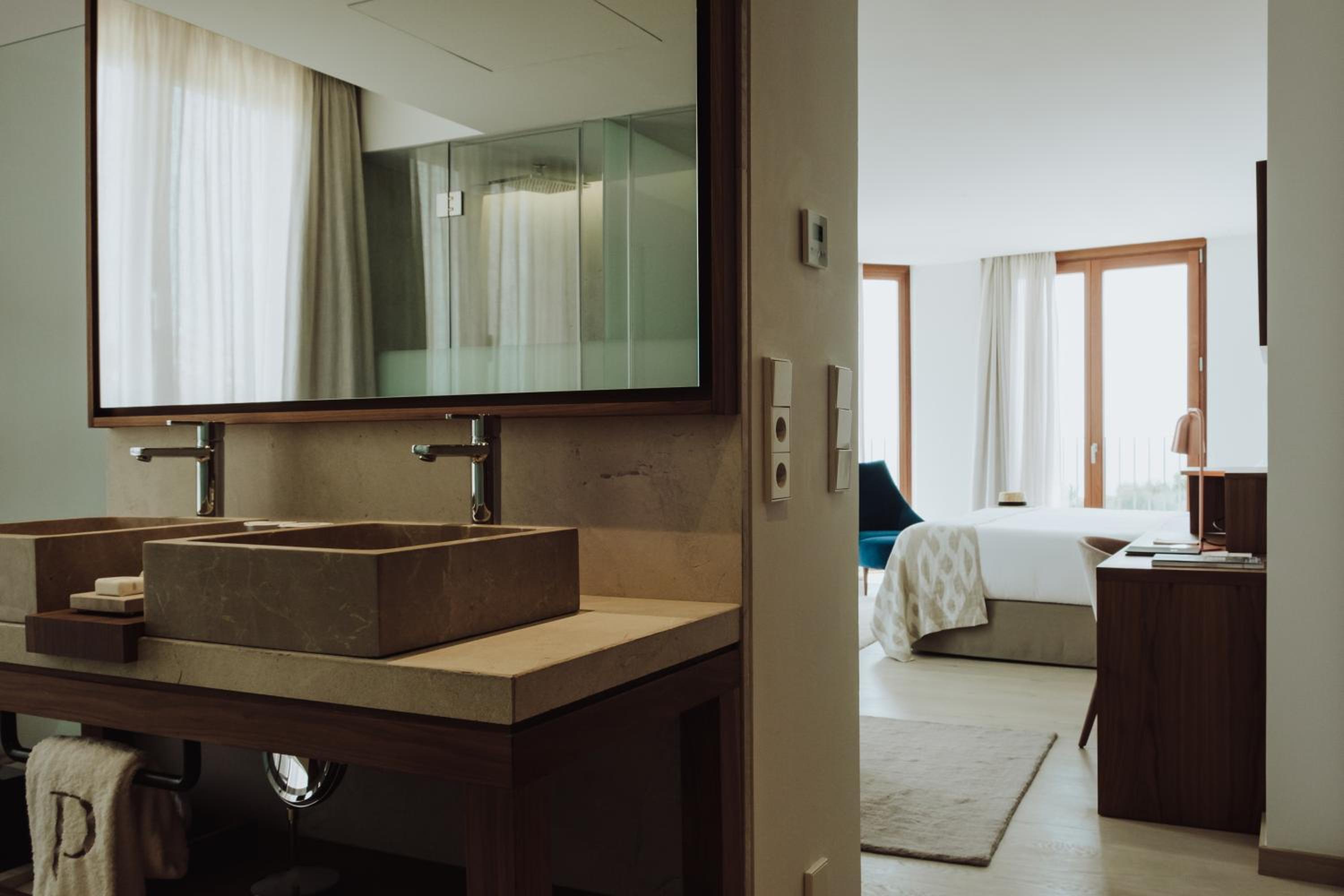 Deluxe Double Room with Partial Sea View and Spa Access