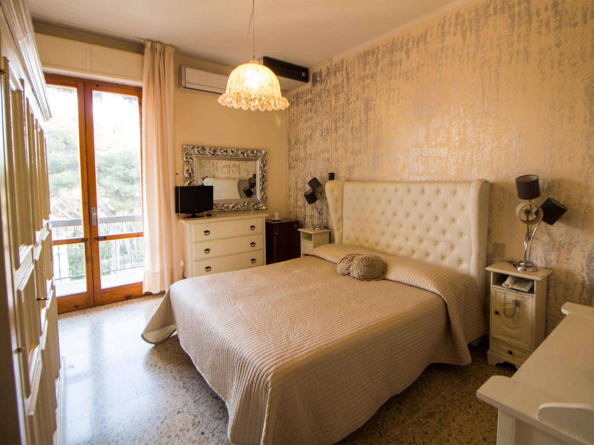 Standard Double Room - Photo 1