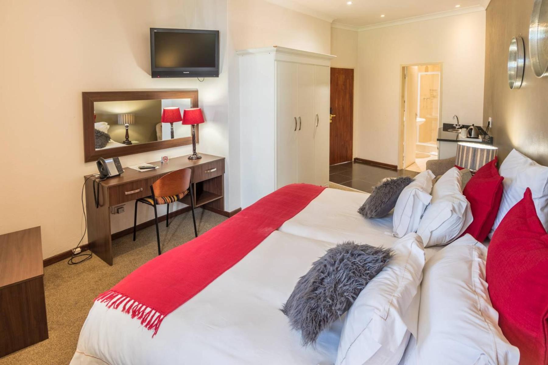 Double or Twin Room - Photo 14
