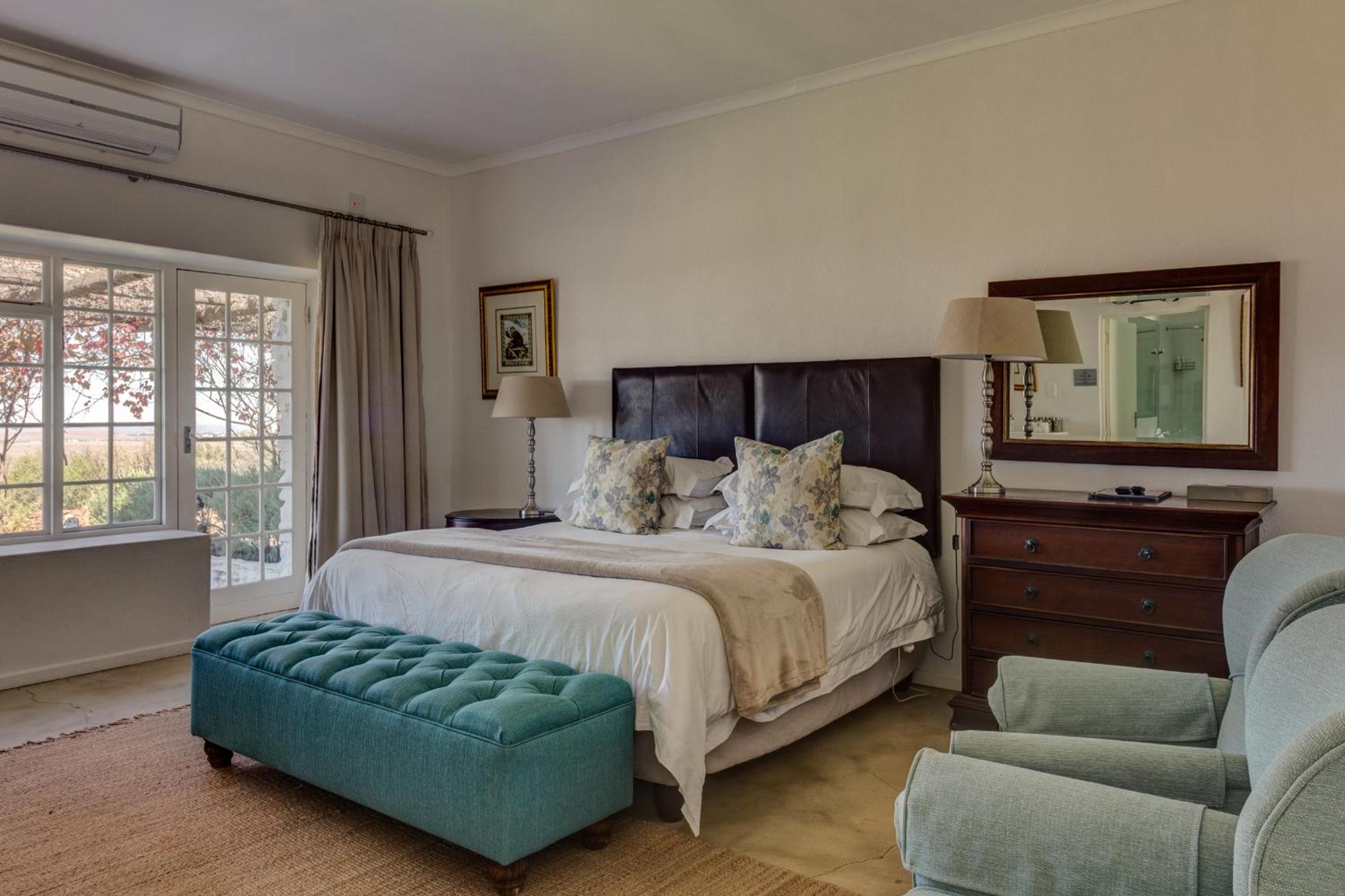 Standard Double or Twin Room - Photo 8