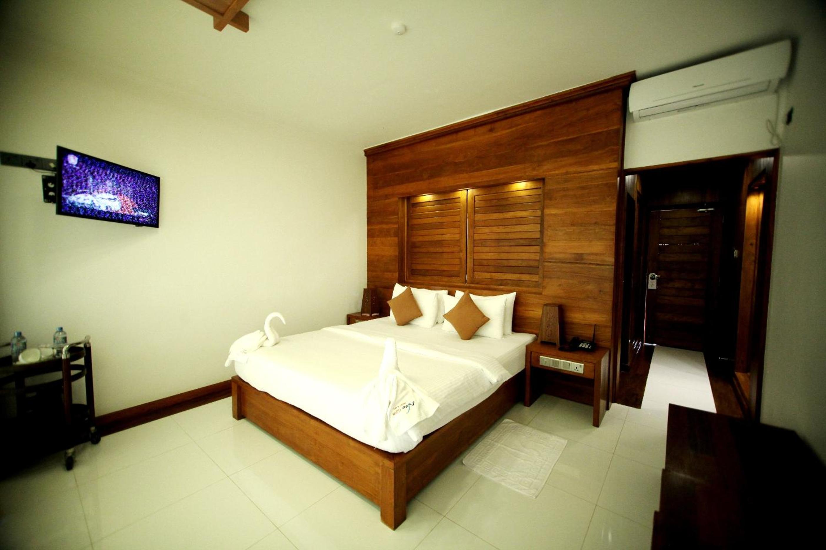 Deluxe Double Room with Balcony and Sea View