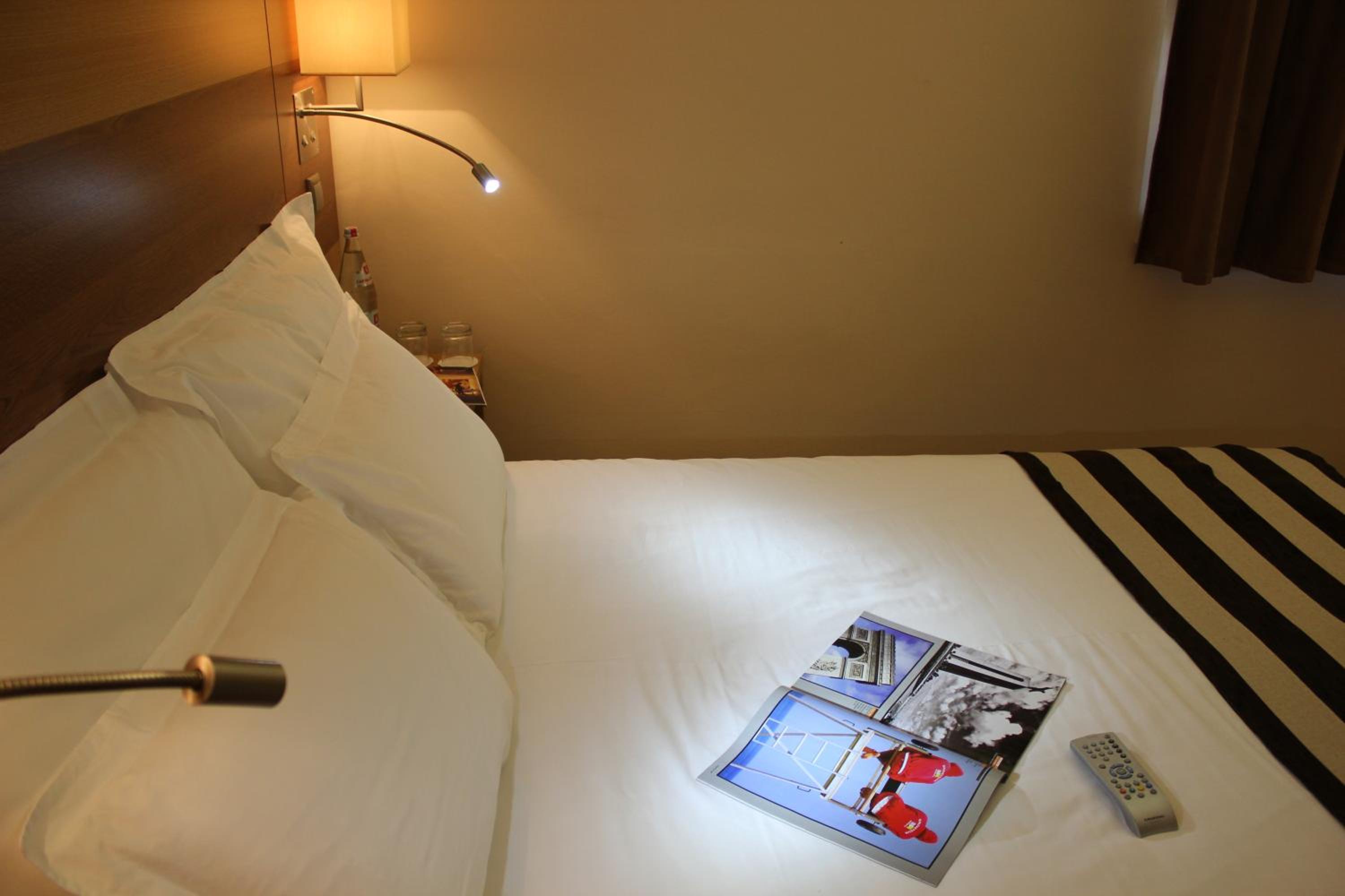 Double or Twin Room - Photo 13