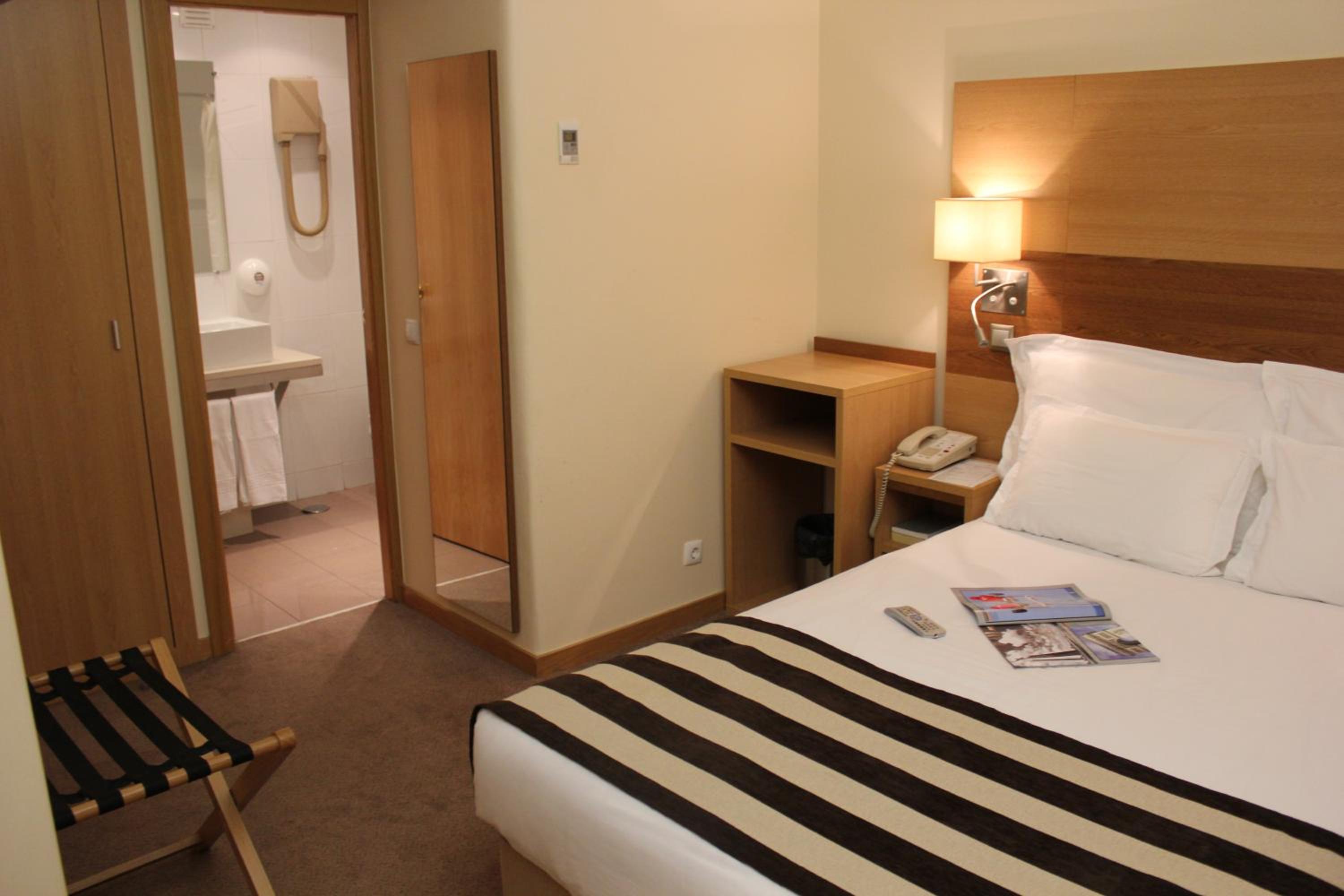 Double or Twin Room - Photo 18