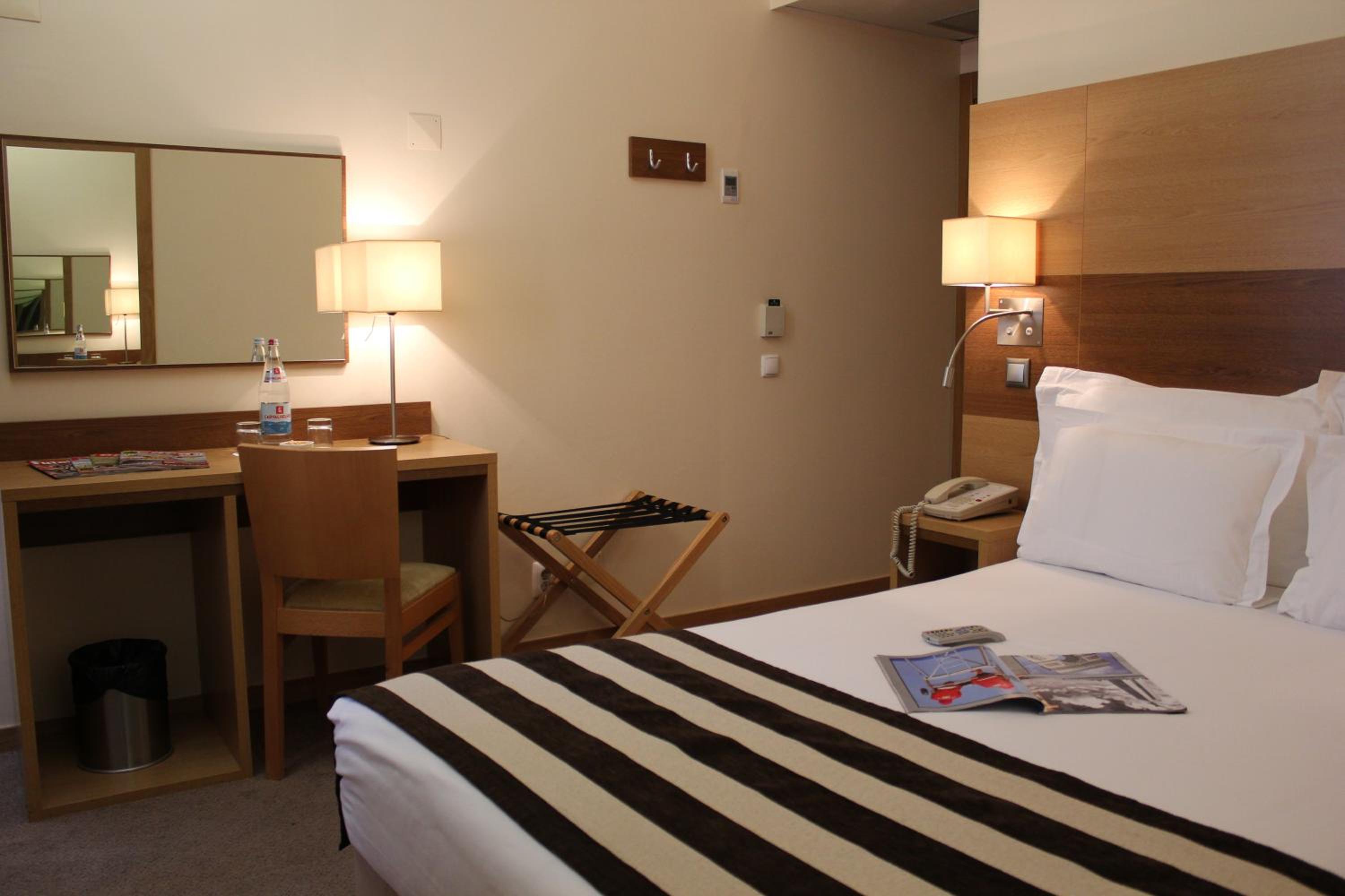 Double or Twin Room - Photo 6