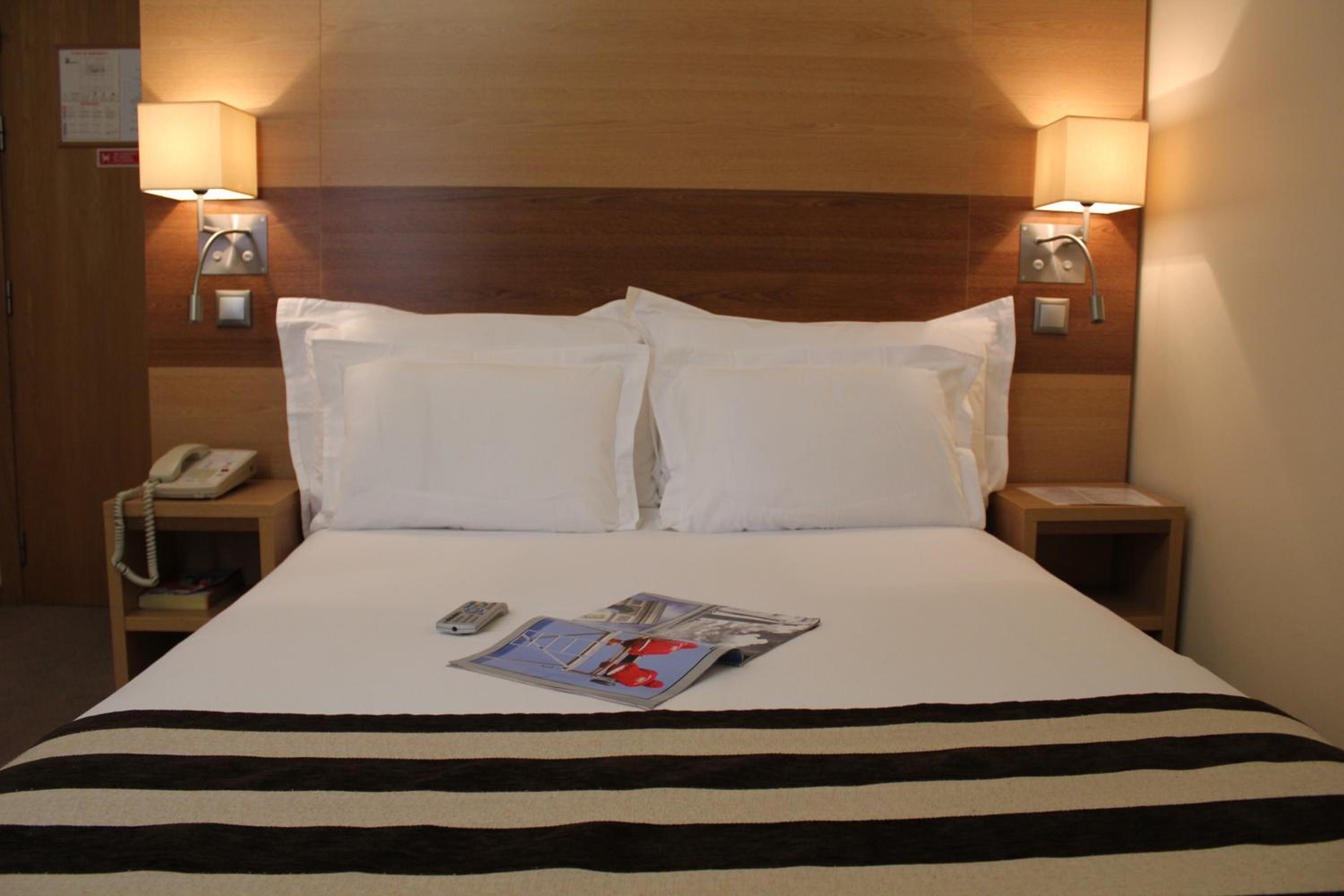 Double or Twin Room - Photo 11