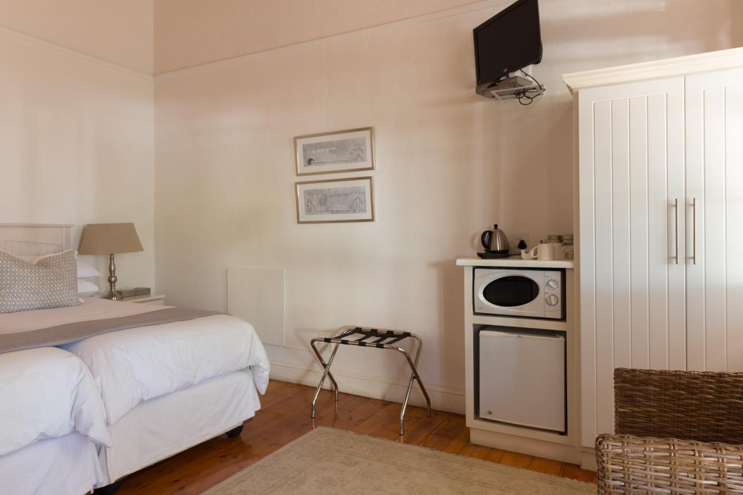 Standard Double or Twin Room - Photo 1
