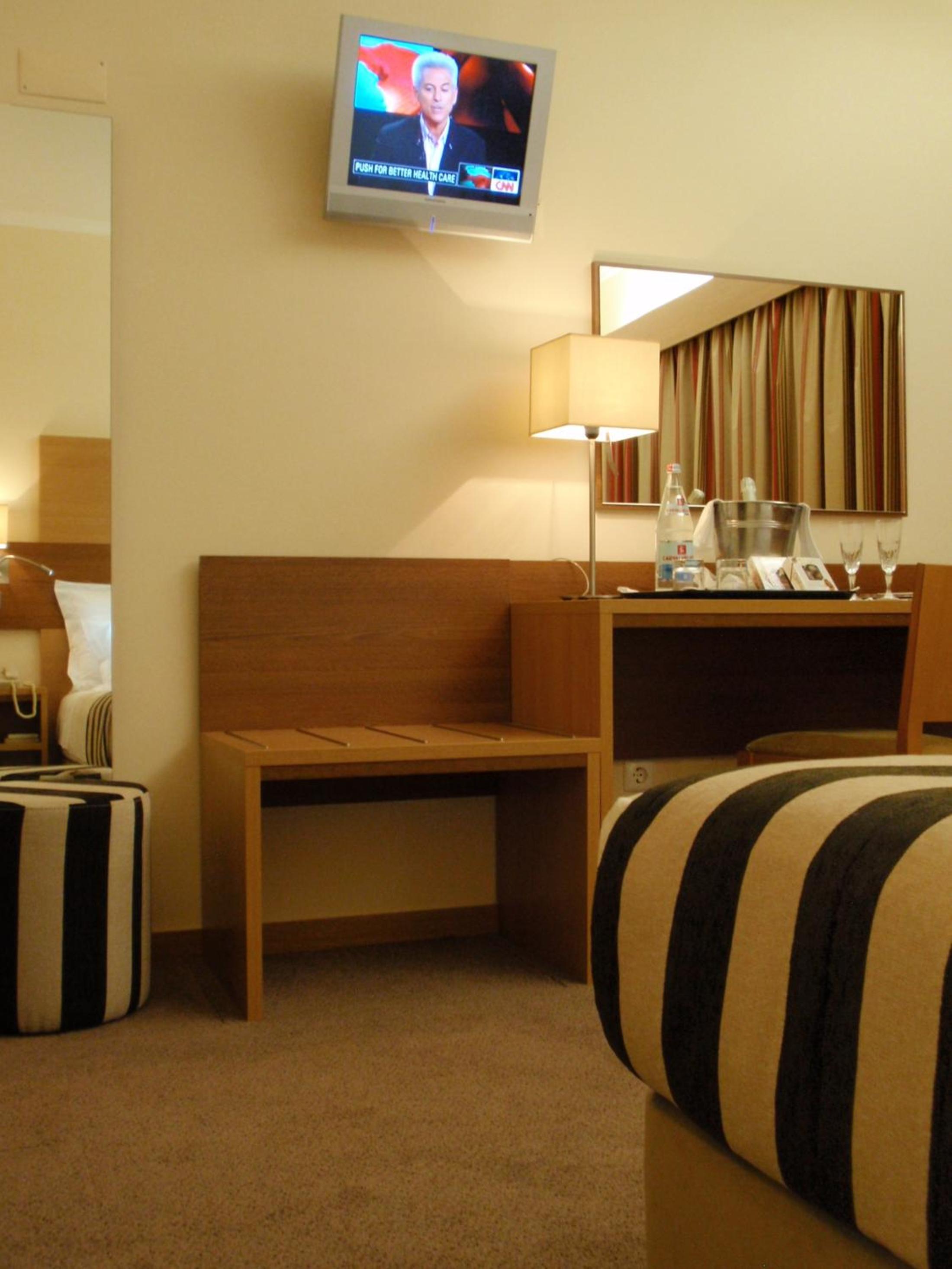 Standard Double Room - Photo 8