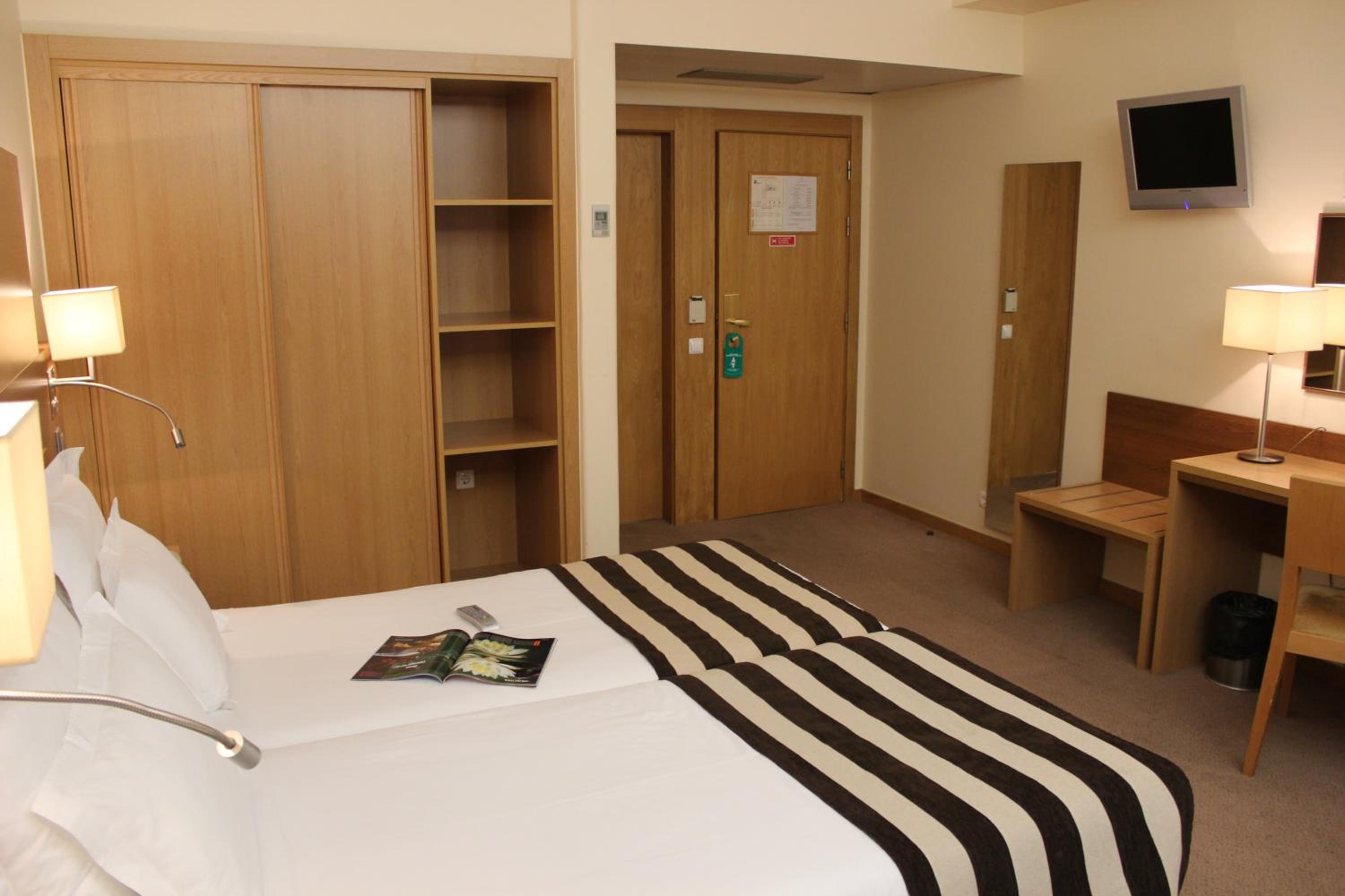 Double or Twin Room - Photo 23