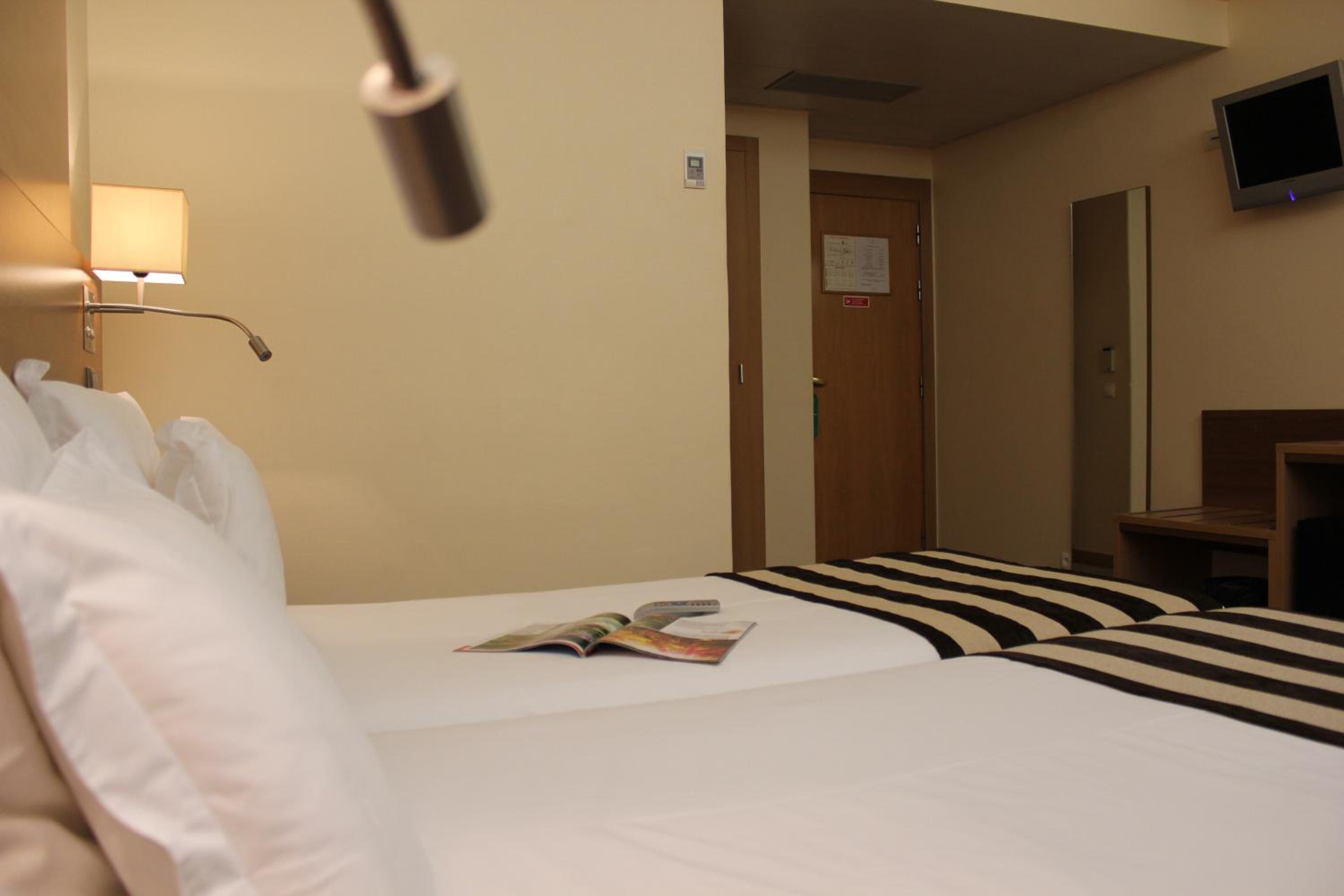 Double or Twin Room - Photo 20