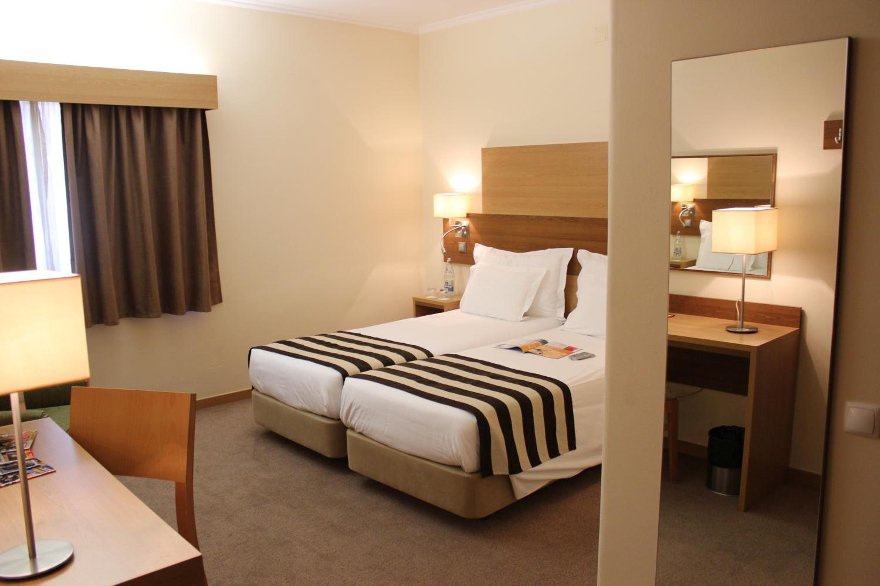 Double or Twin Room - Photo 15