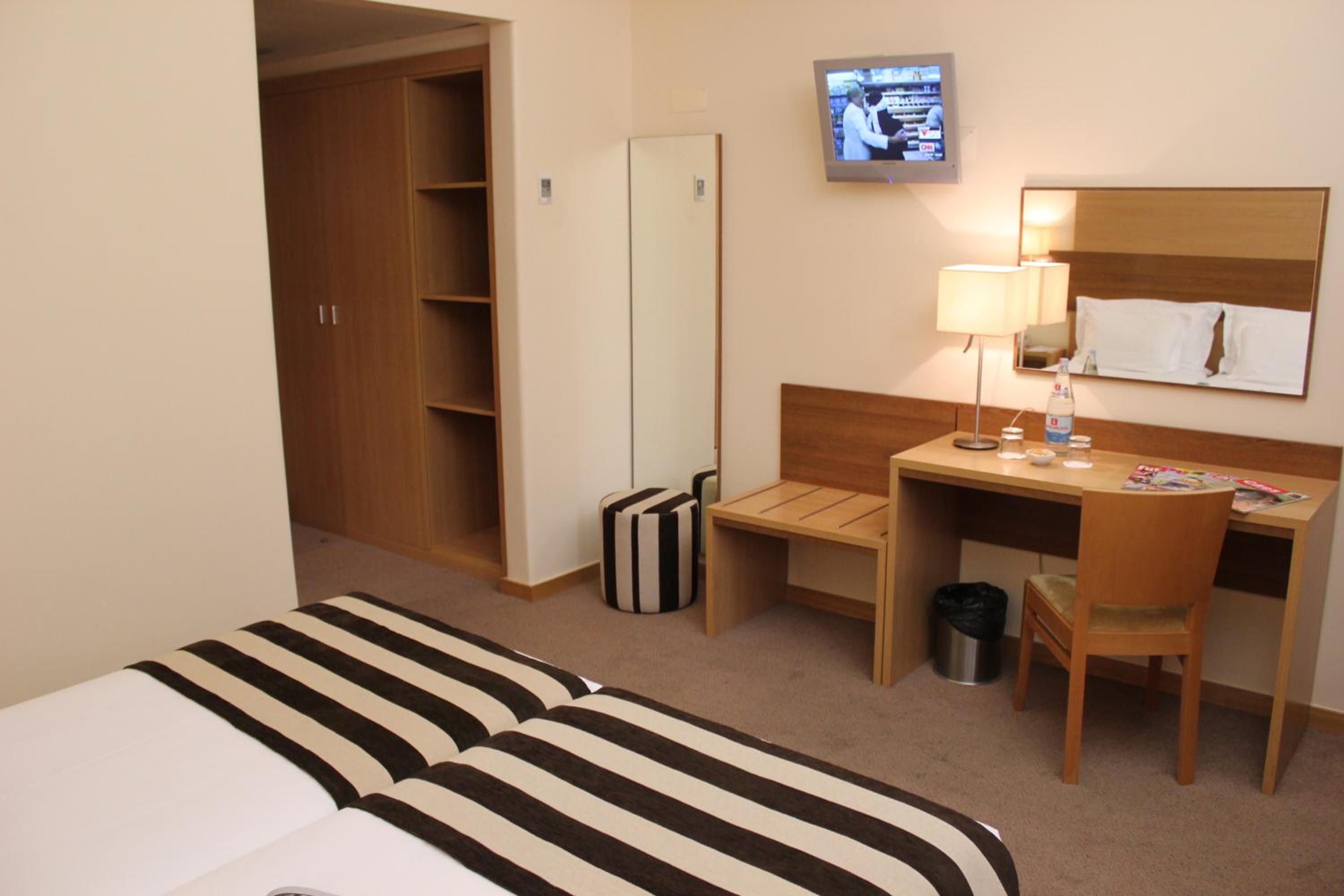 Double or Twin Room - Photo 12