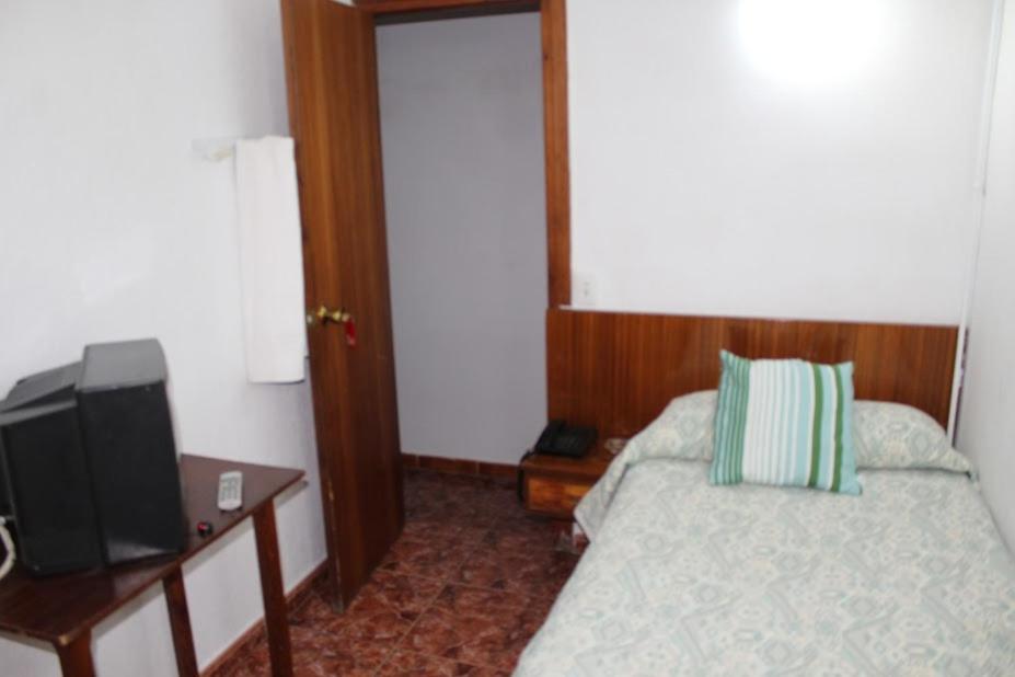 Habitación individual con baño compartido