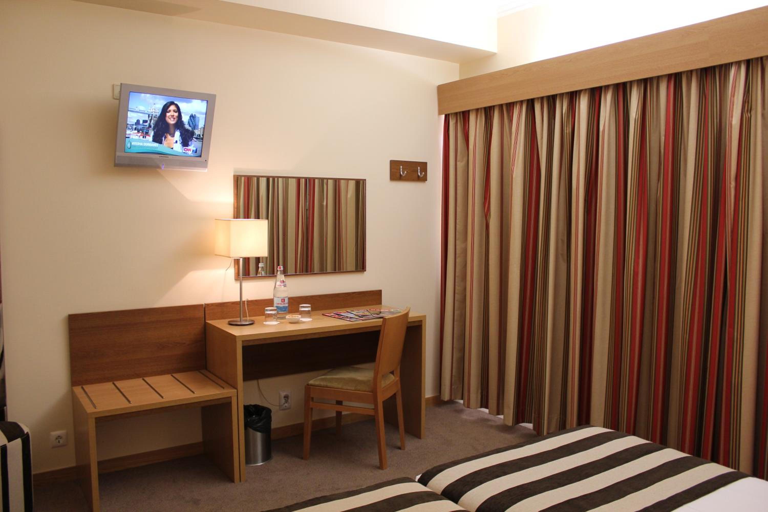 Standard Twin Room - Photo 11