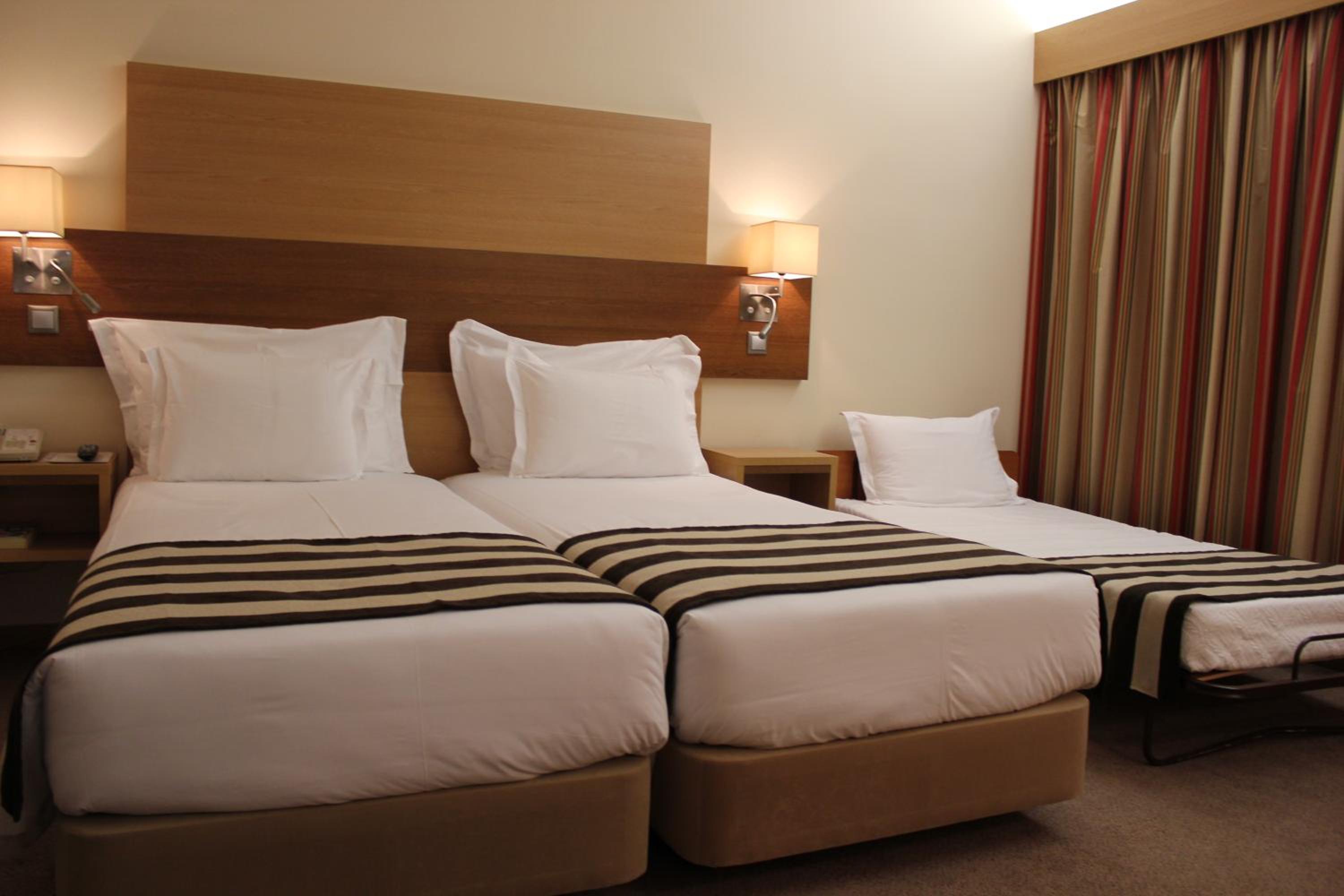 Twin Room with Extra Bed photo 3