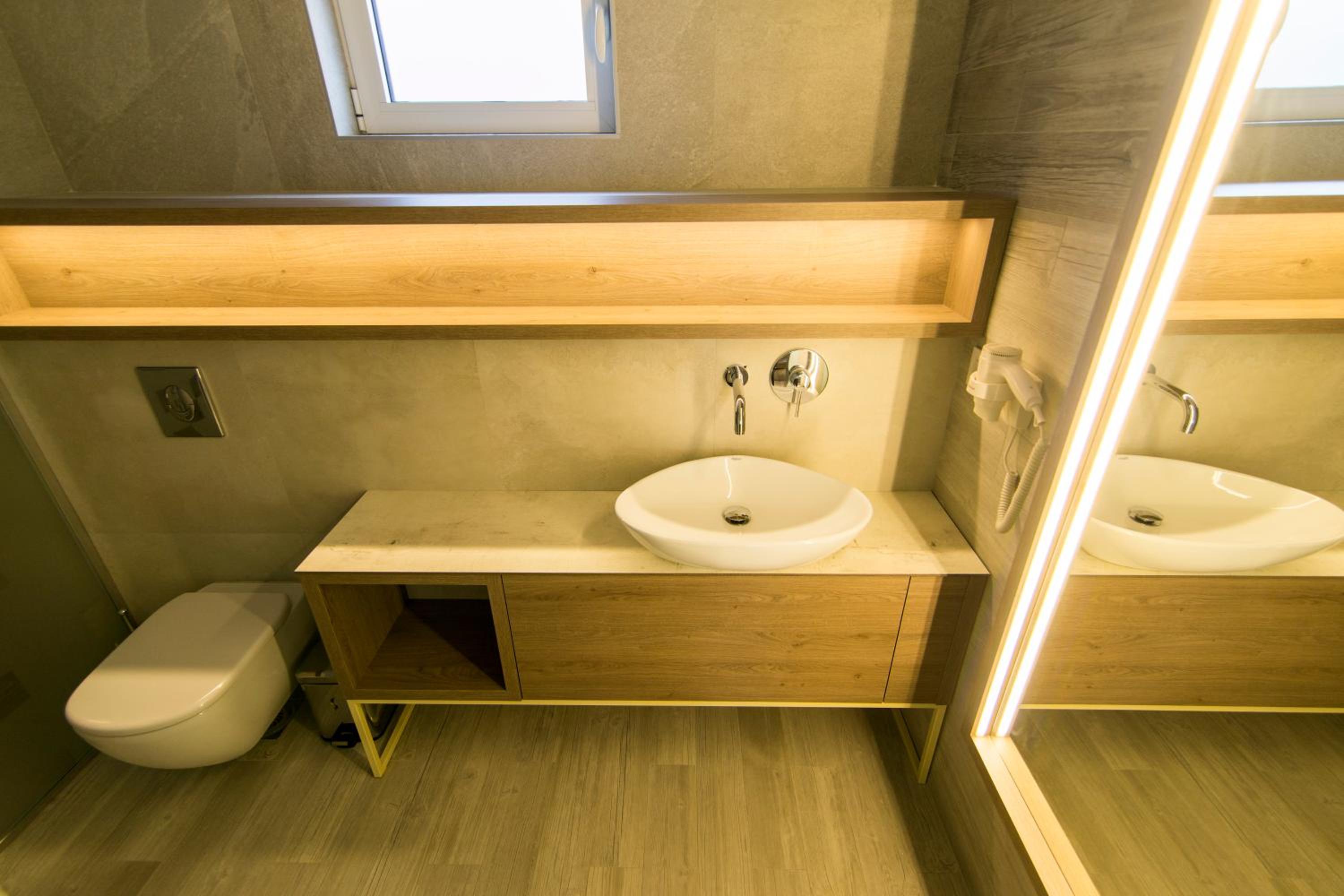 Suite with Hot Tub photo 2