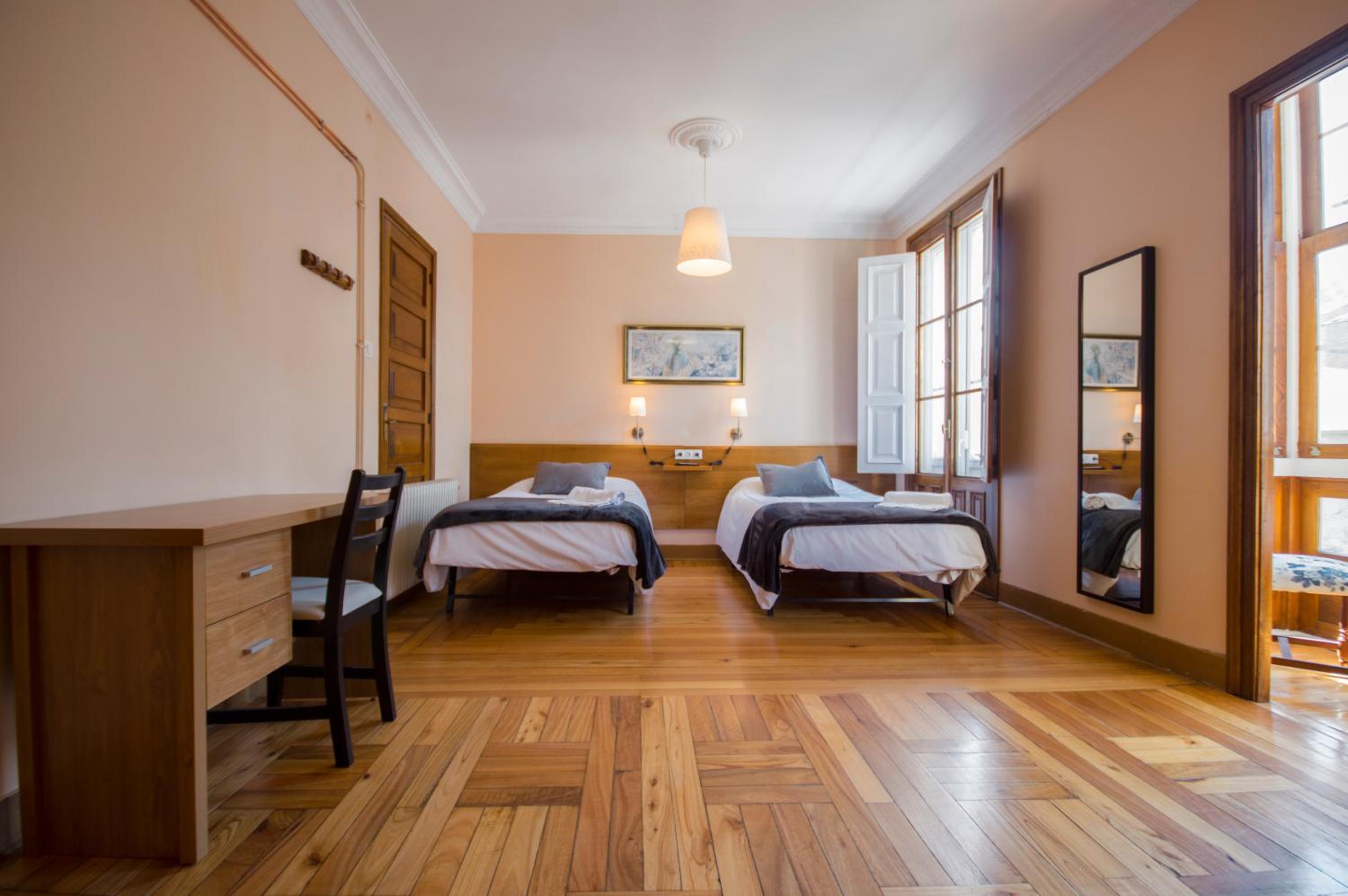 Triple Room with Balcony - Photo 6