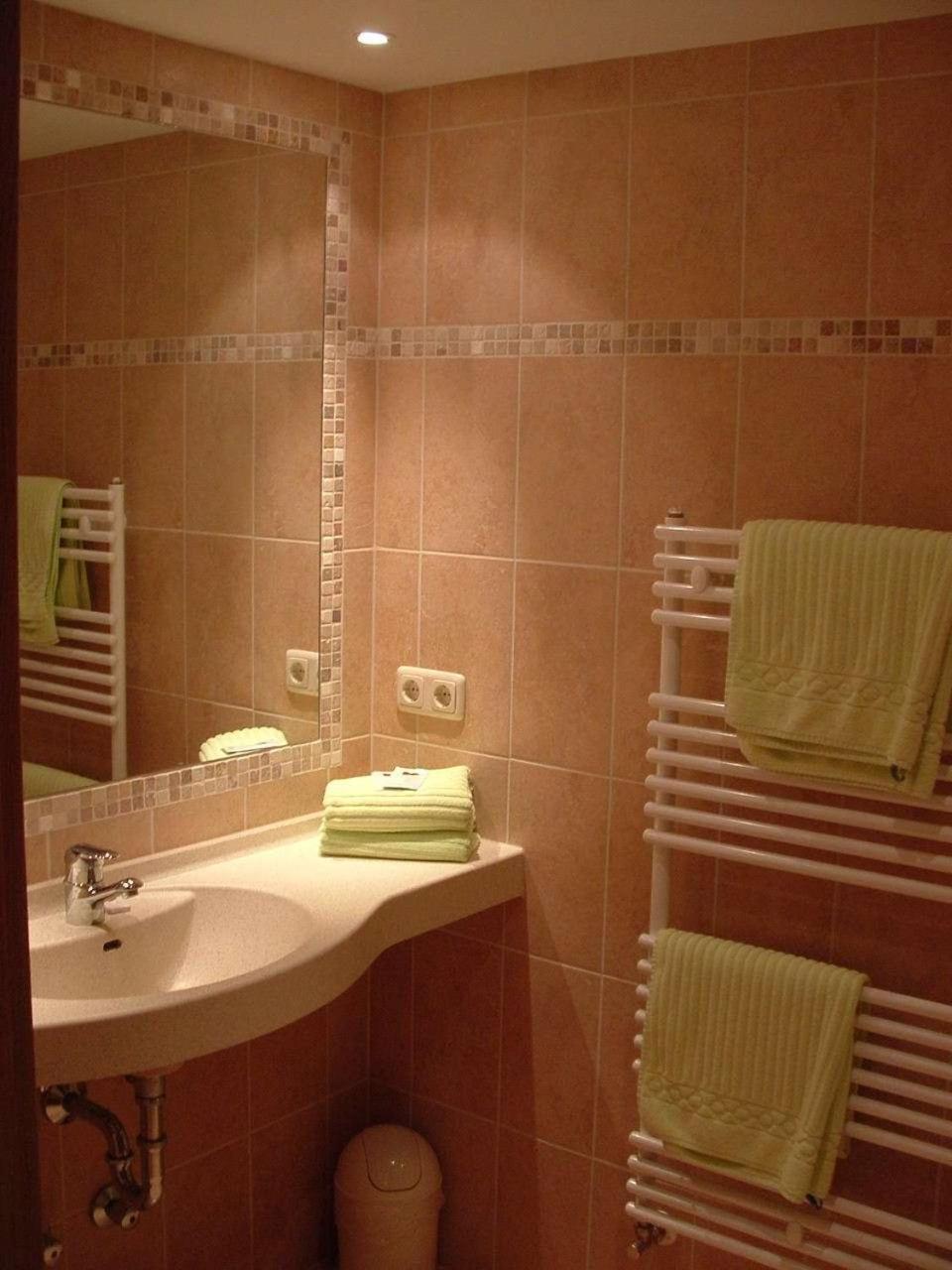 Large Double Room - Photo 2