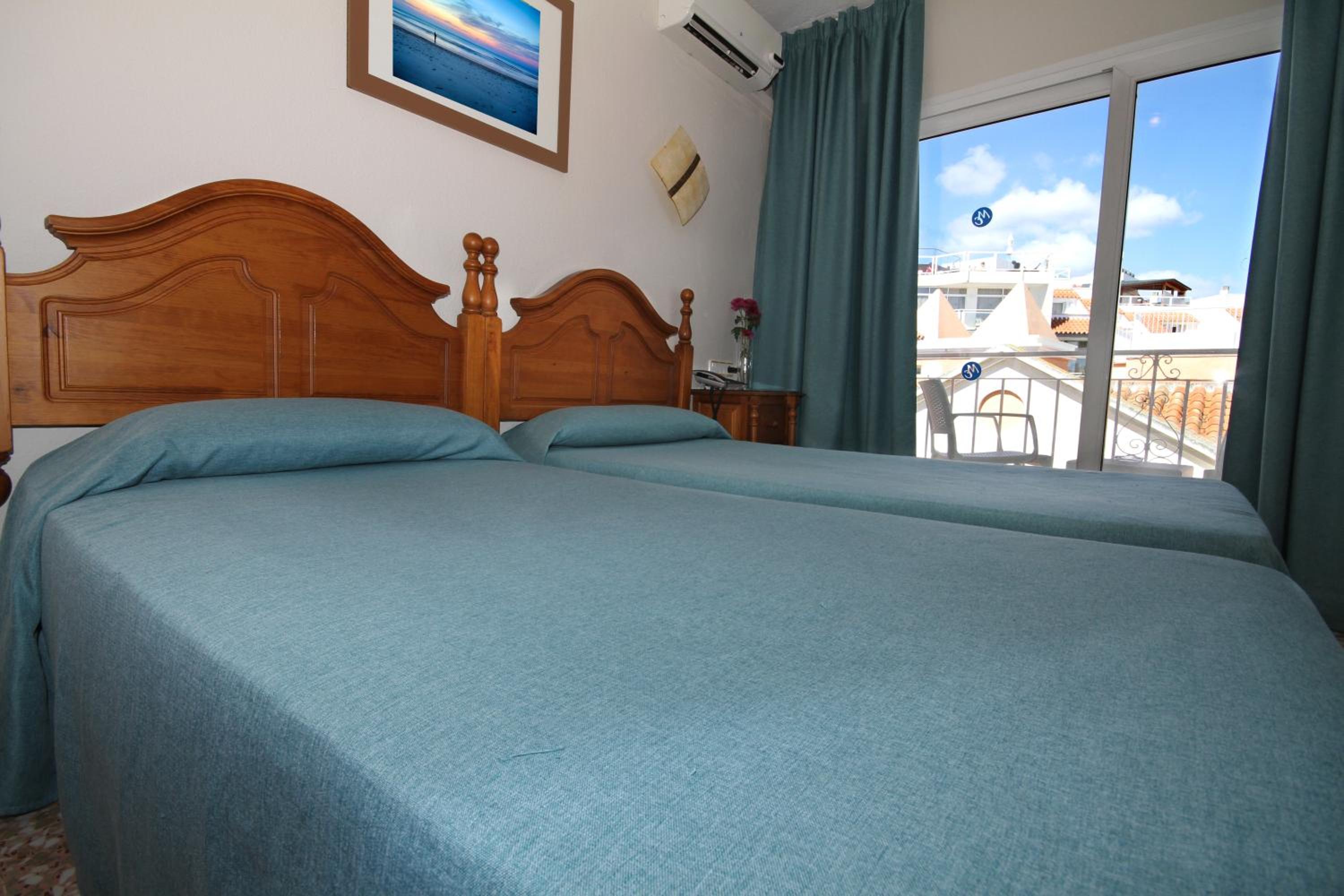 Double Room with Balcony - Photo 1