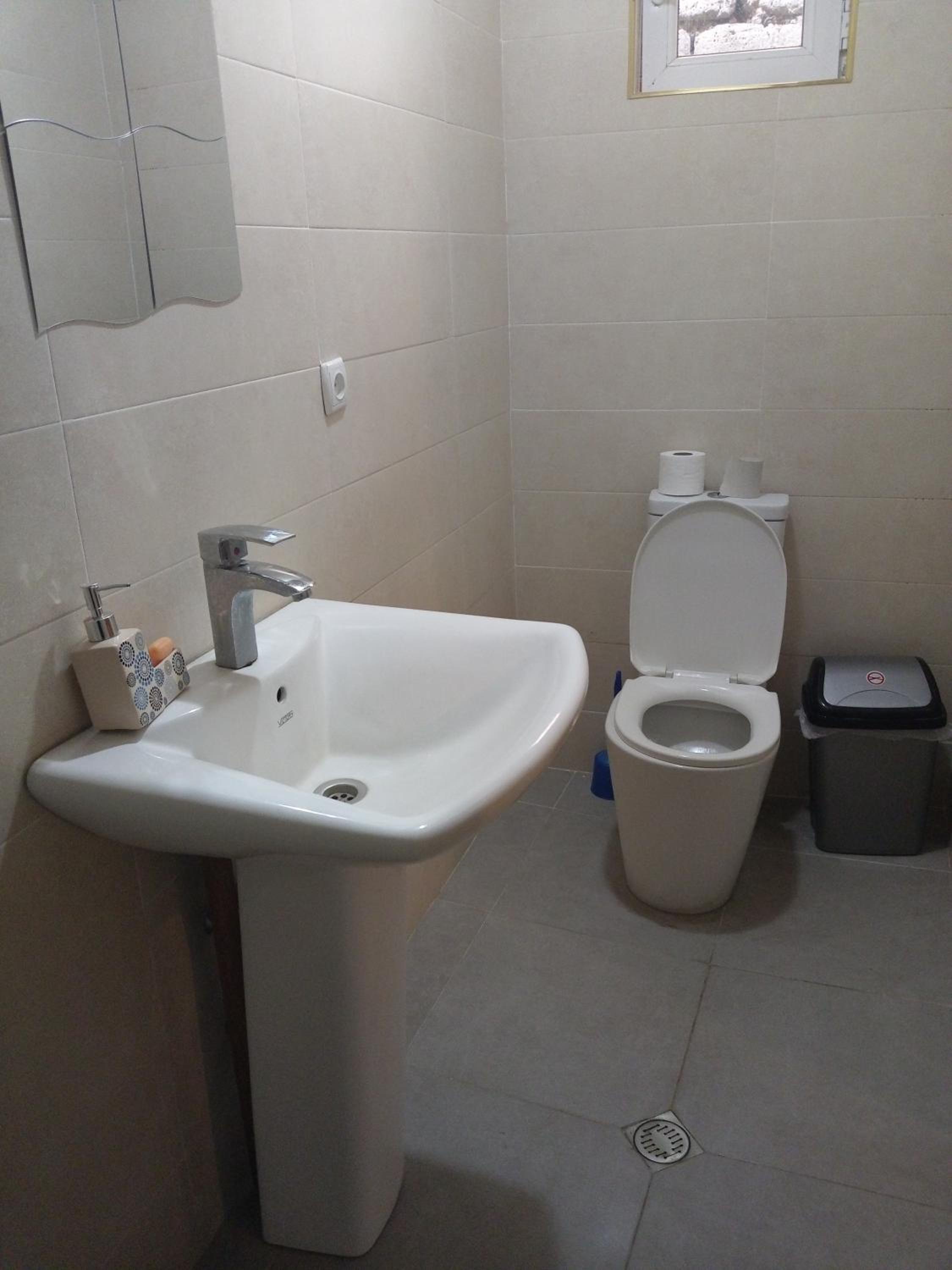 Family Room with Private Bathroom photo 2