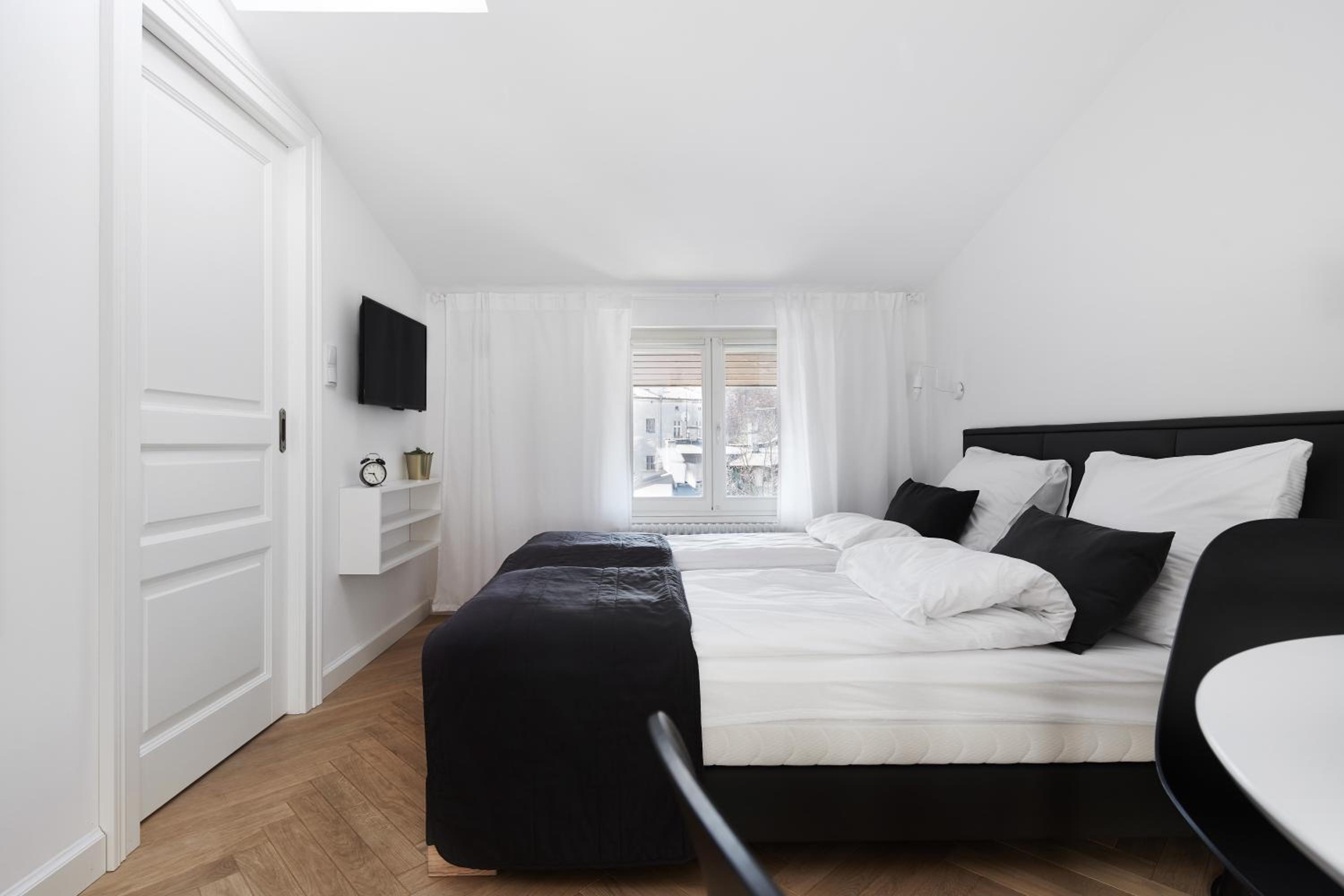 Room Attic - Photo 20