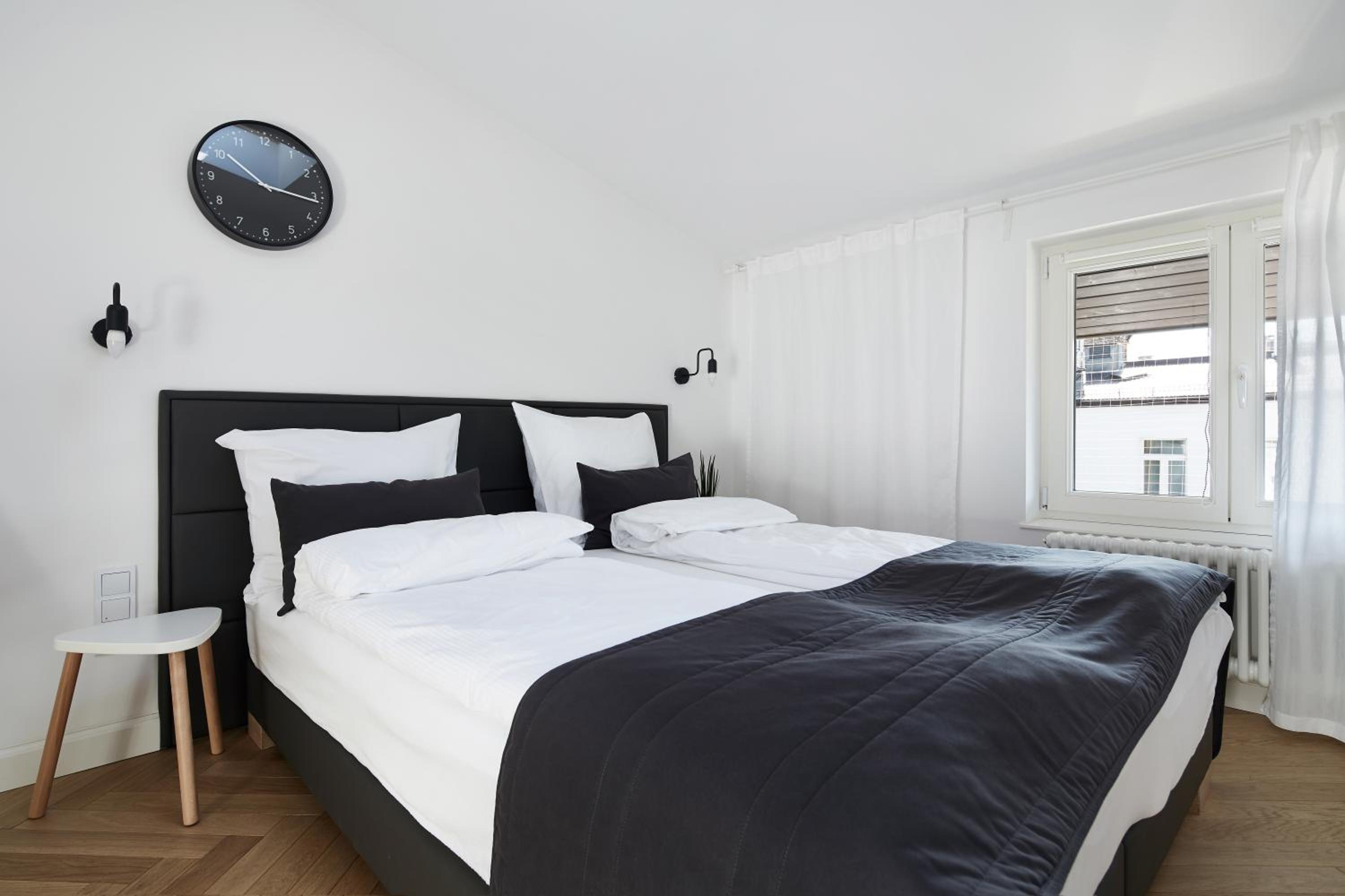 Room Attic - Photo 15