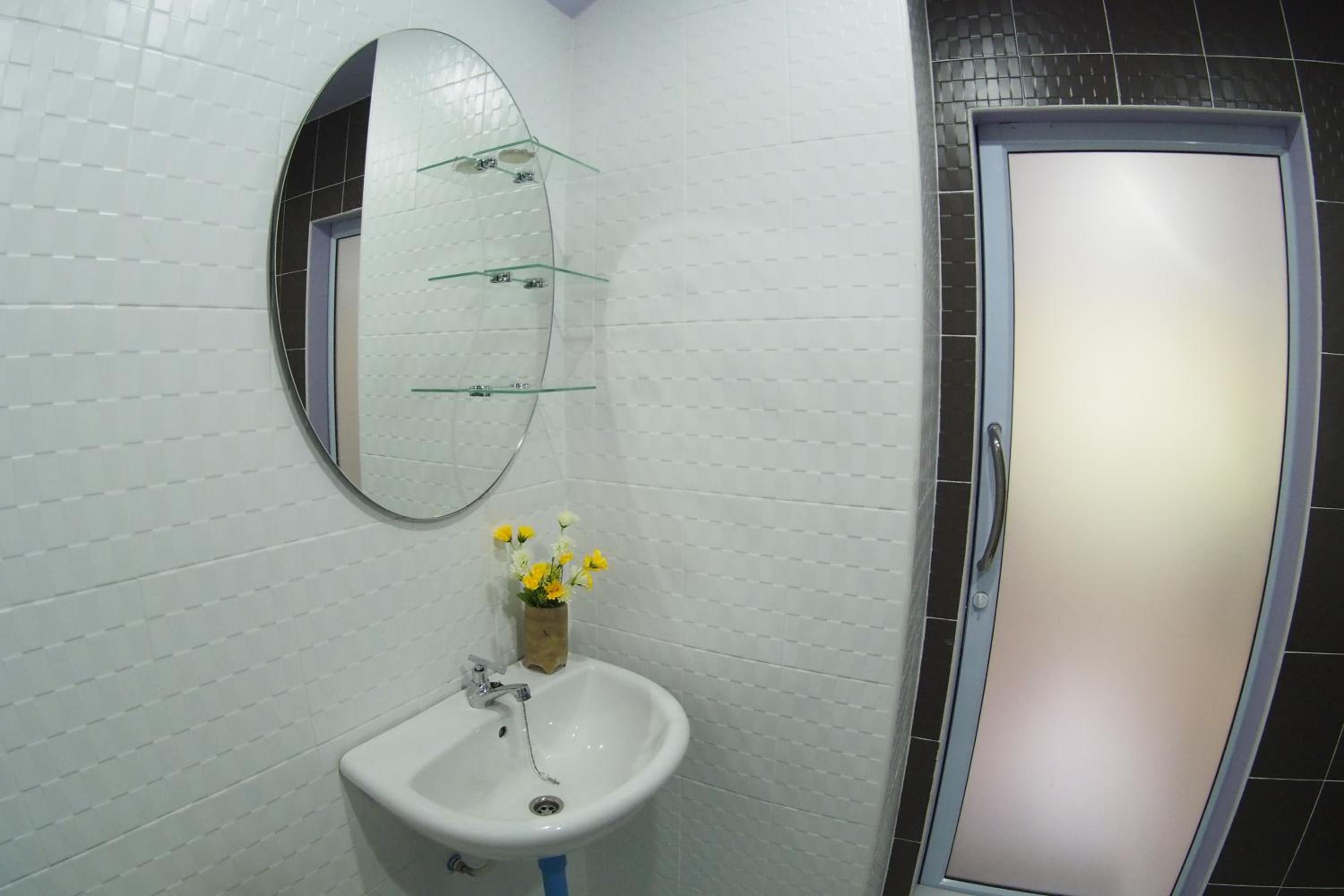 Double Room with Private Bathroom - Photo 2
