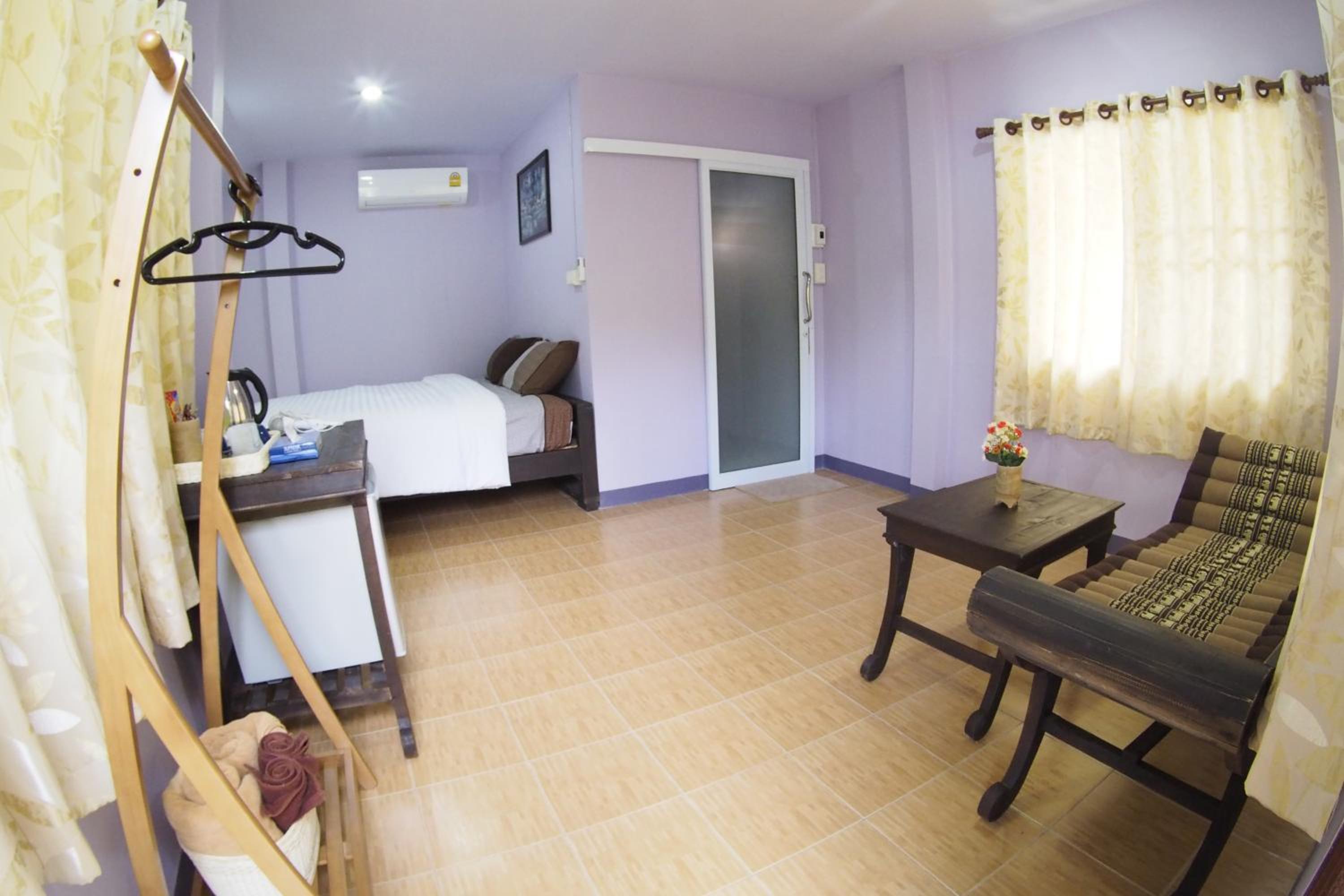 Double Room with Private Bathroom - Photo 19