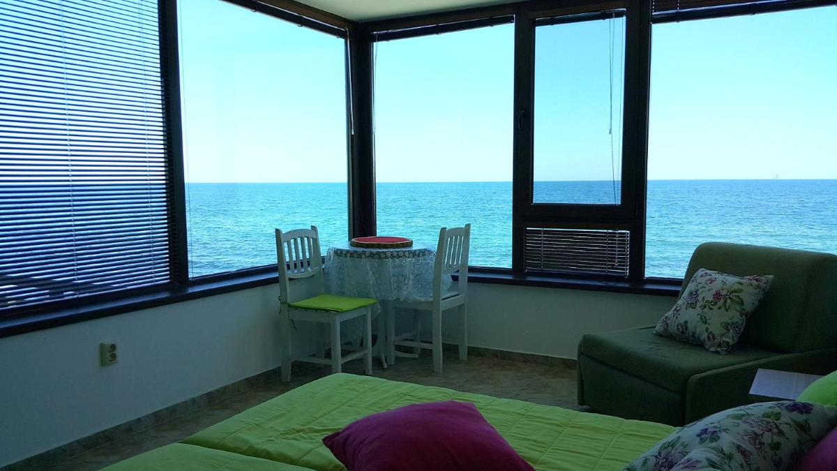 Double Room with Balcony (2 Adults + 1 Child) - Photo 15