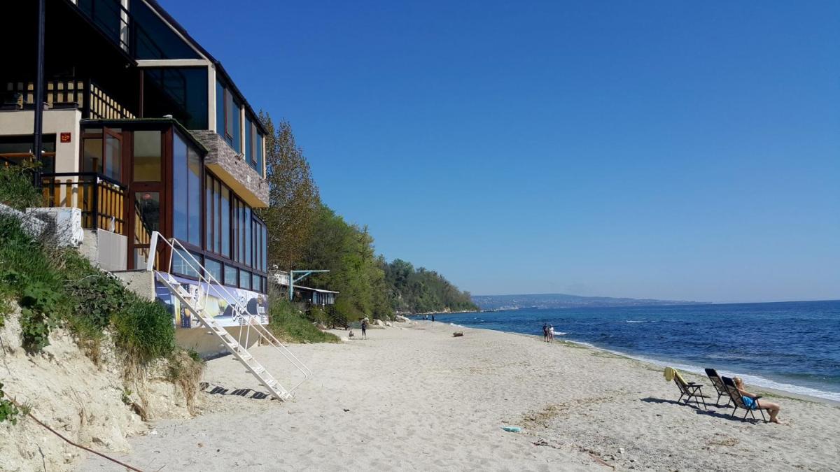 Double Room with Balcony (2 Adults + 1 Child) - Photo 12
