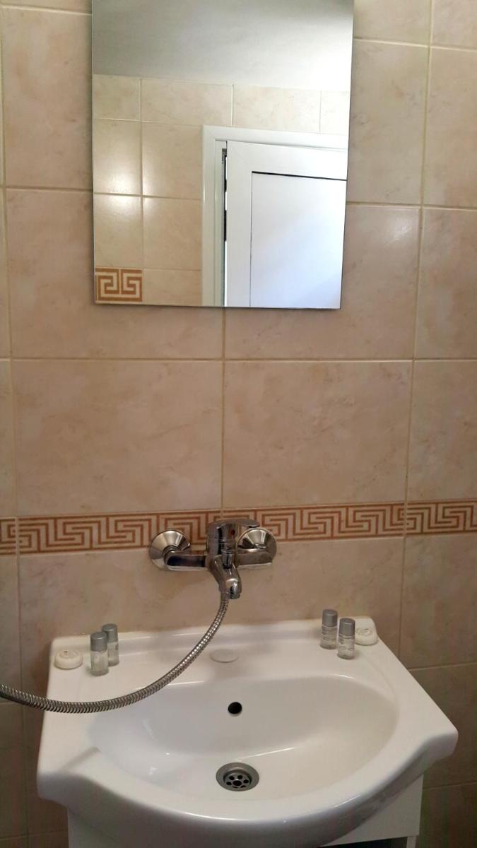 Double Room with Balcony (2 Adults + 1 Child) - Photo 16