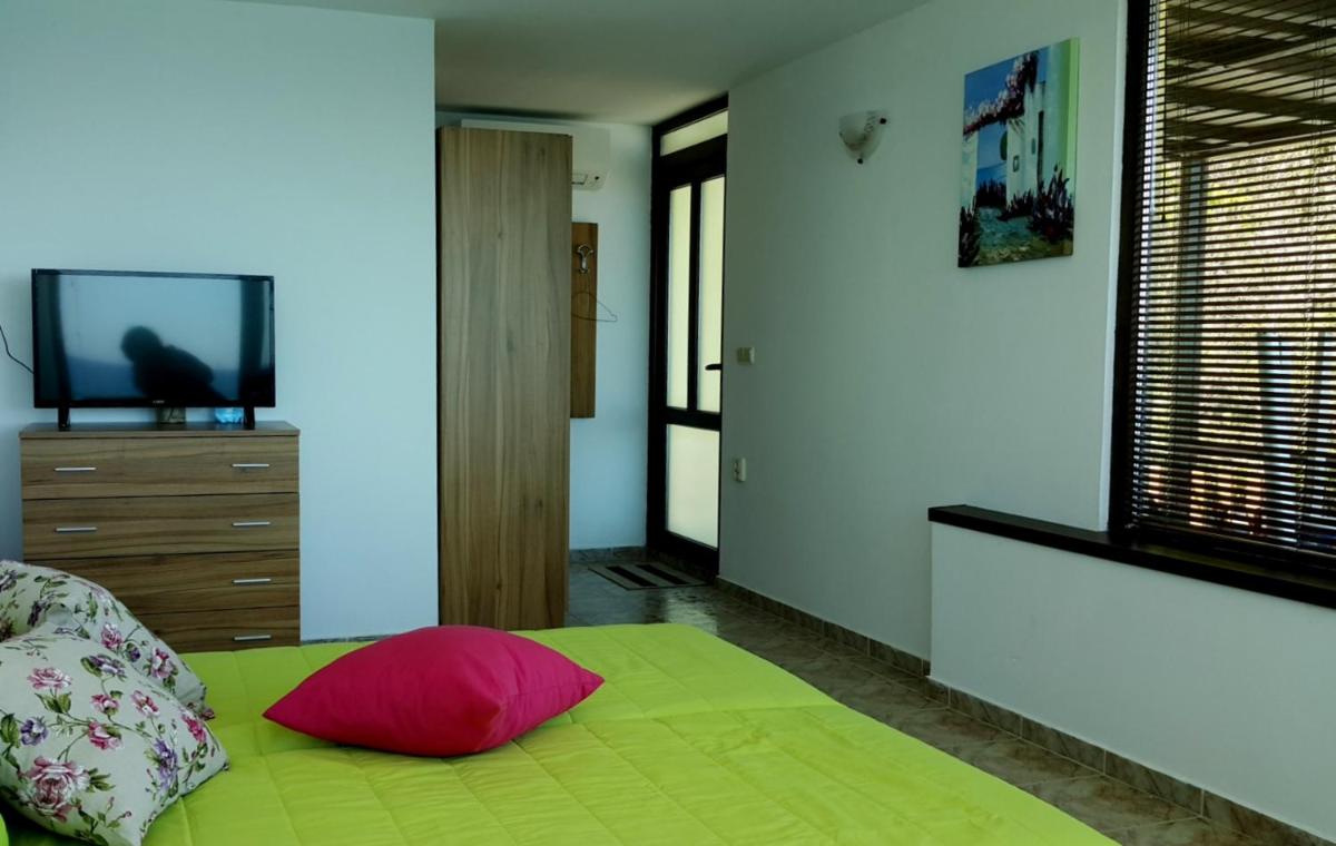 Double Room with Balcony (2 Adults + 1 Child) - Photo 14