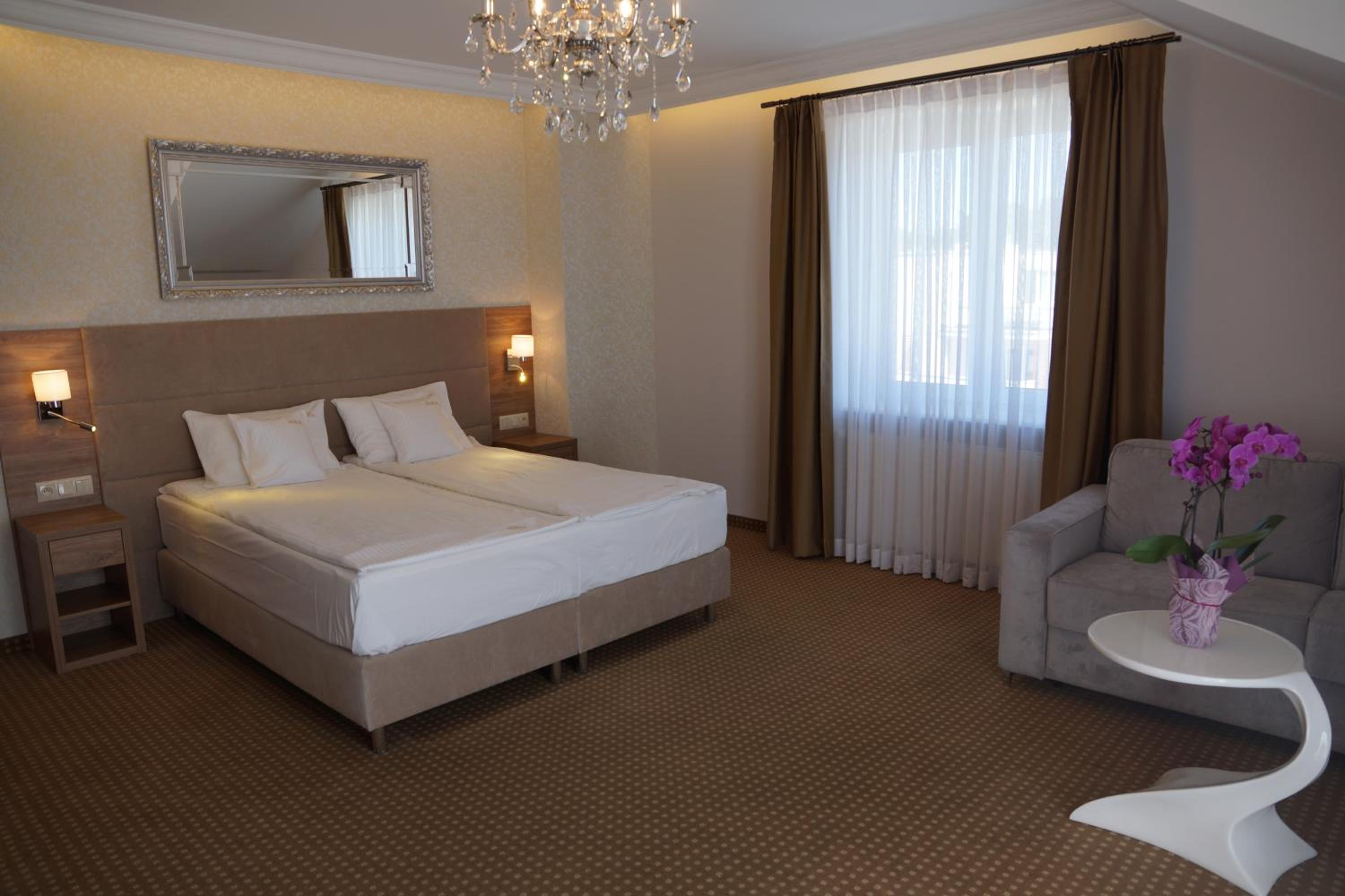 Deluxe Family Room