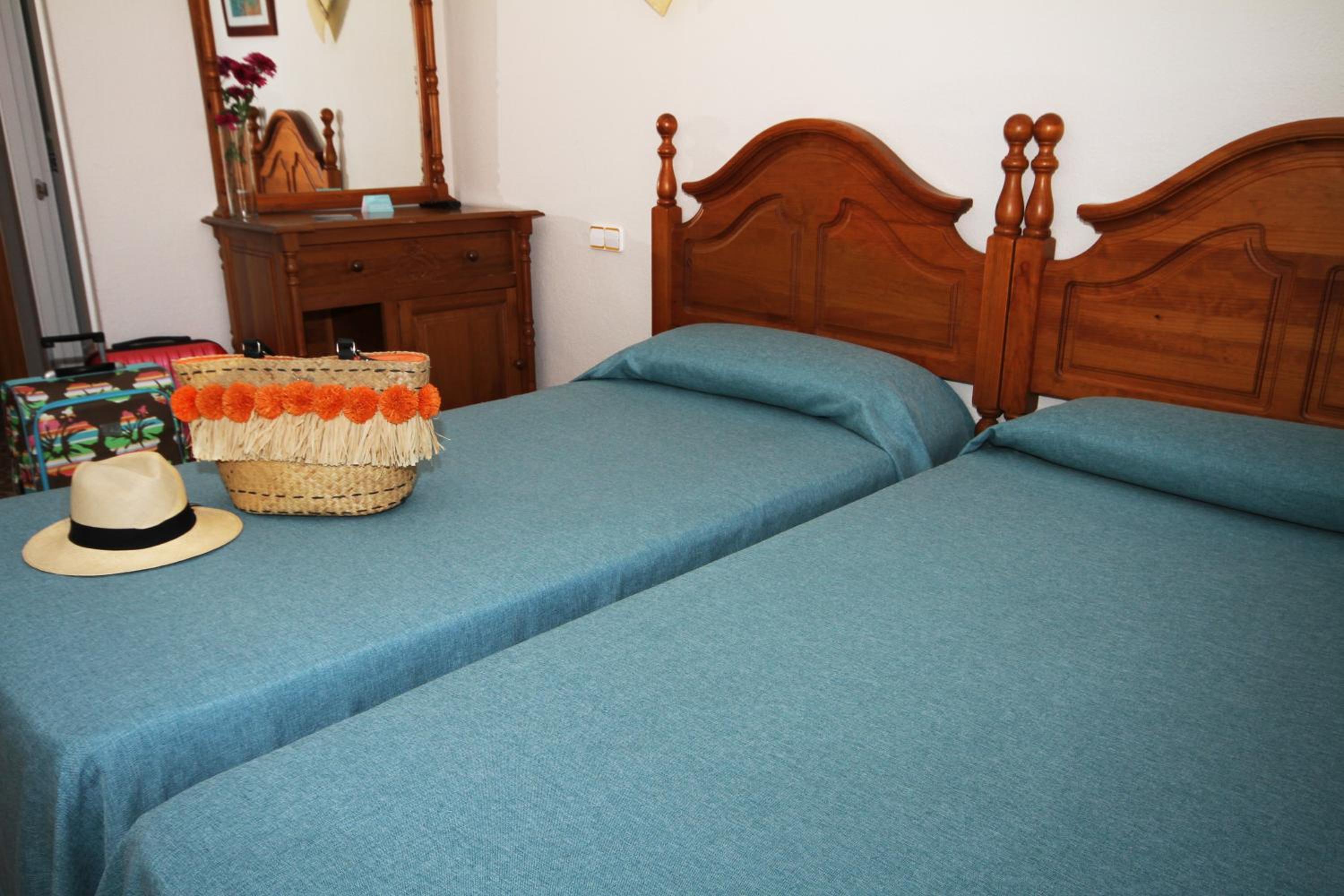 Double Room with Balcony - Photo 4
