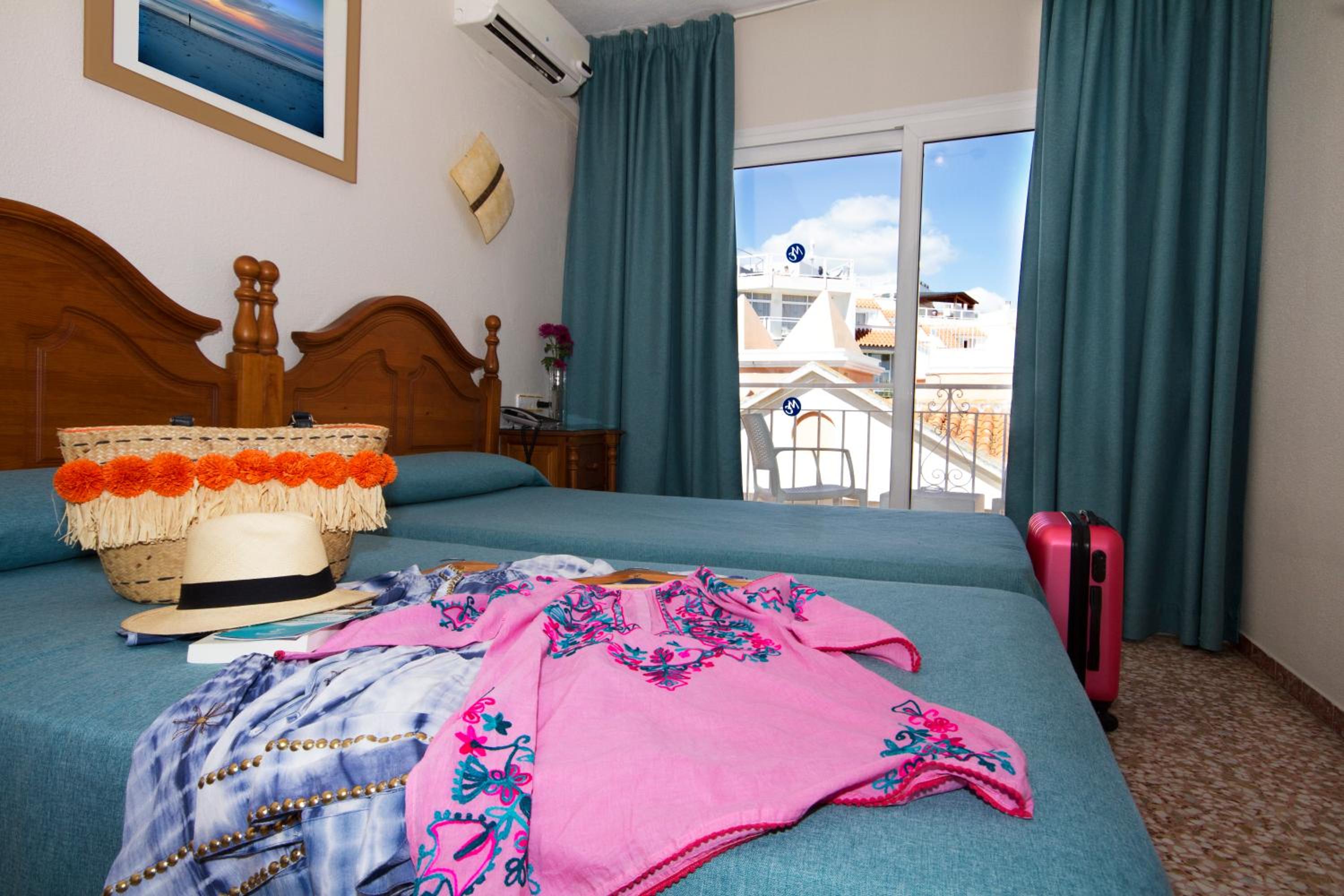 Double Room with Balcony - Photo 7