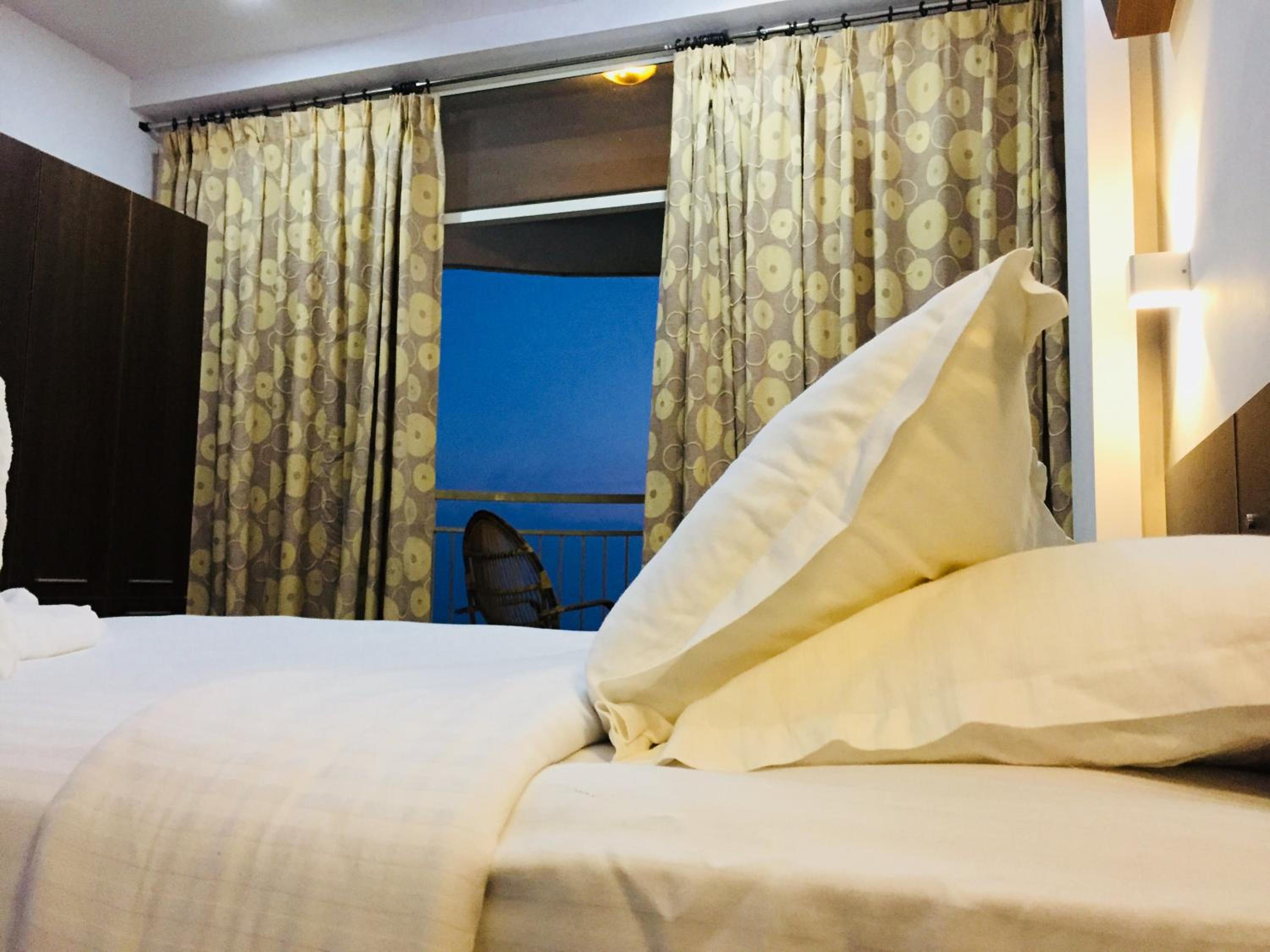 Valley View Room - Photo 14