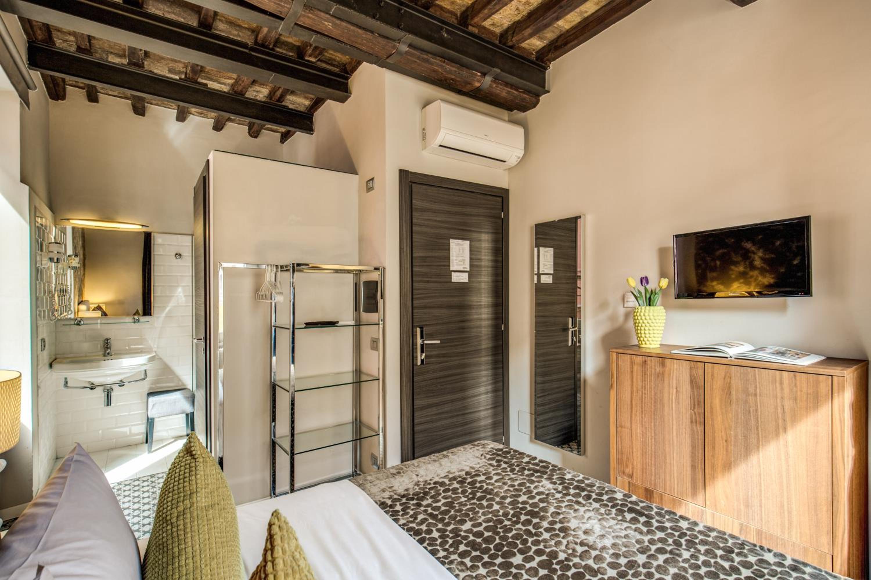 Small Double Room photo 2