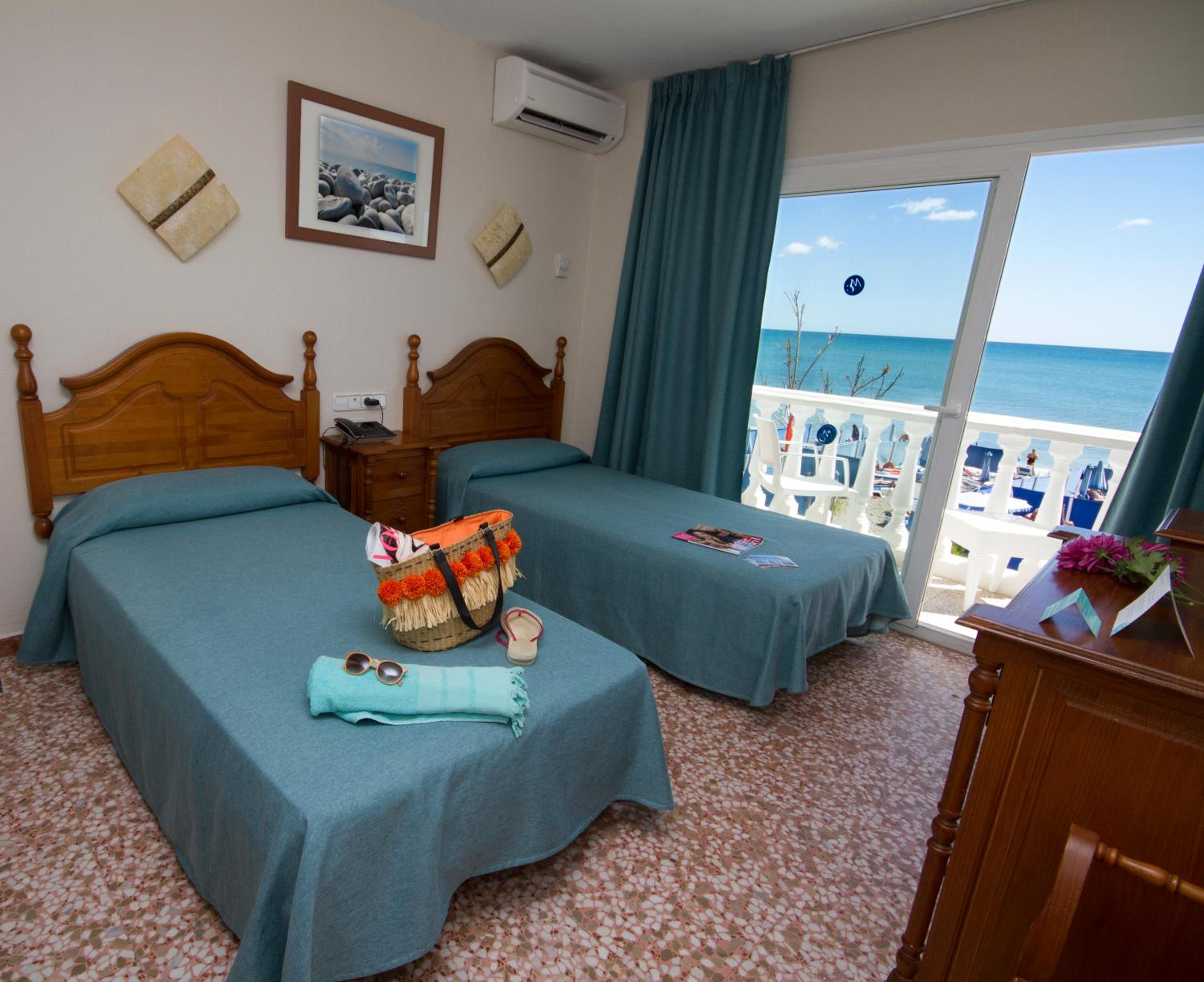 Double Room with Sea View - Photo 3