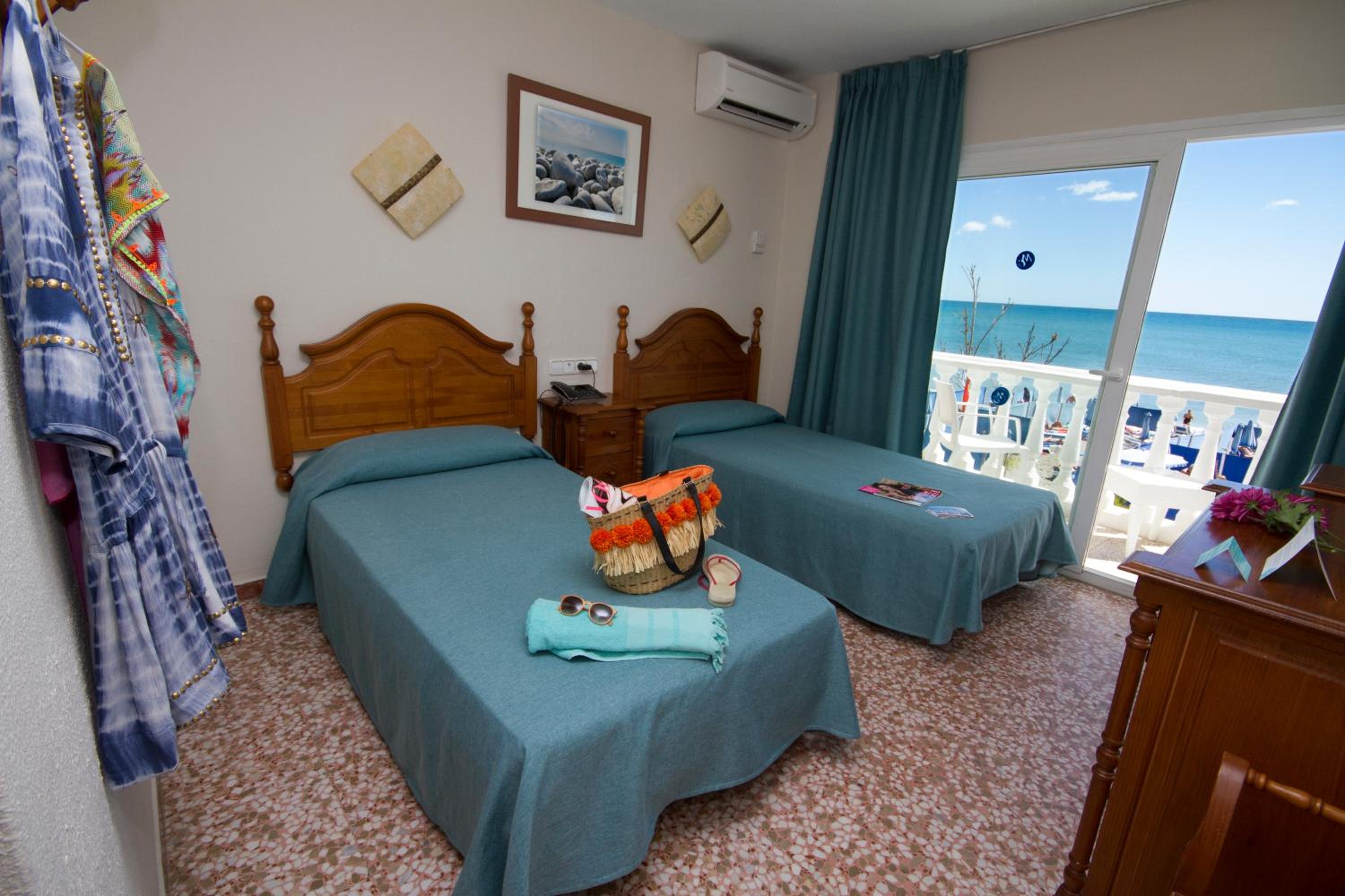 Double Room with Sea View - Photo 1
