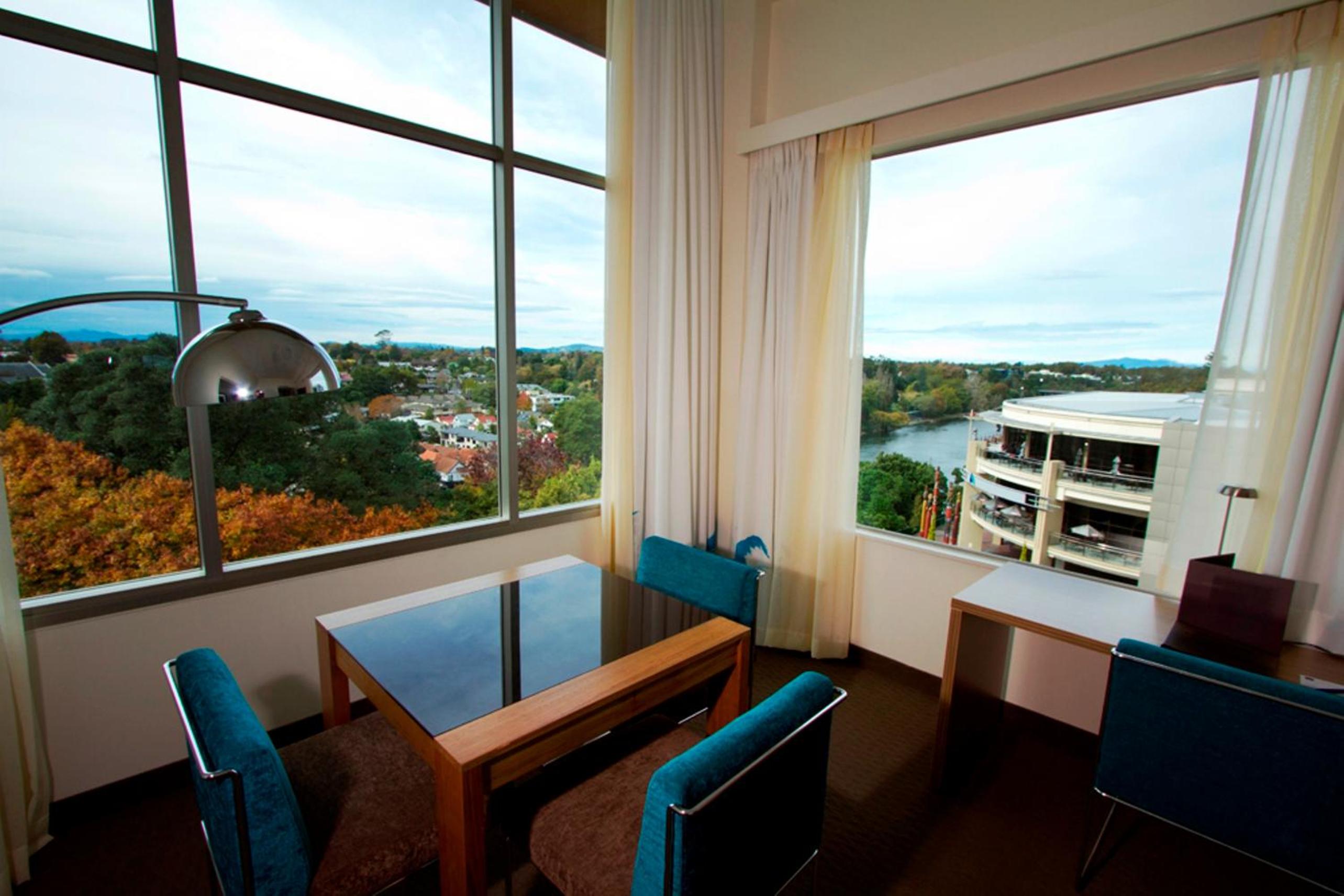 Executive King Suite - Photo 2