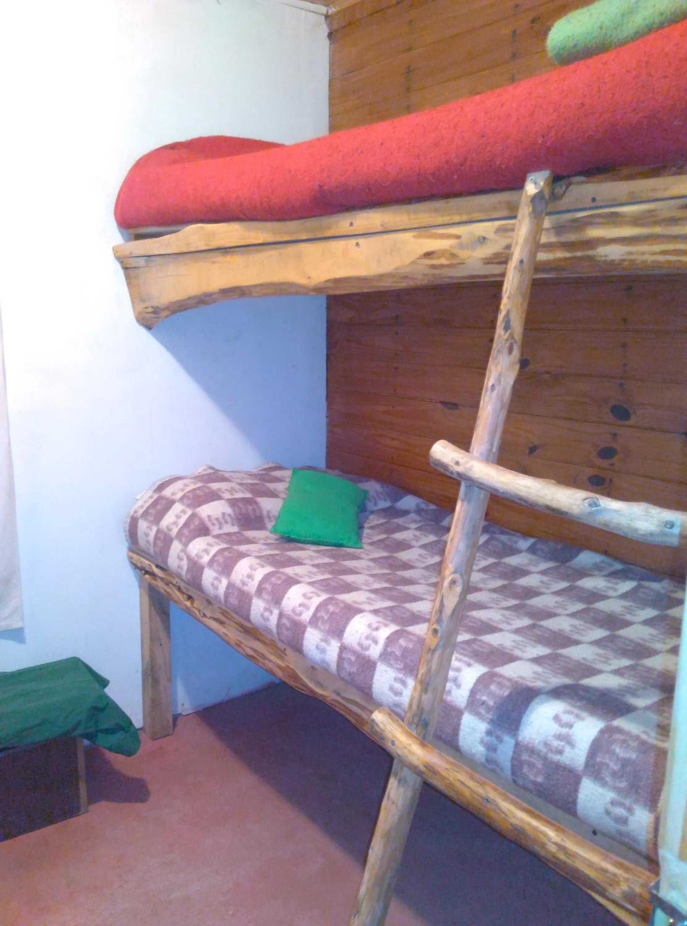 Economy Twin Room photo 3