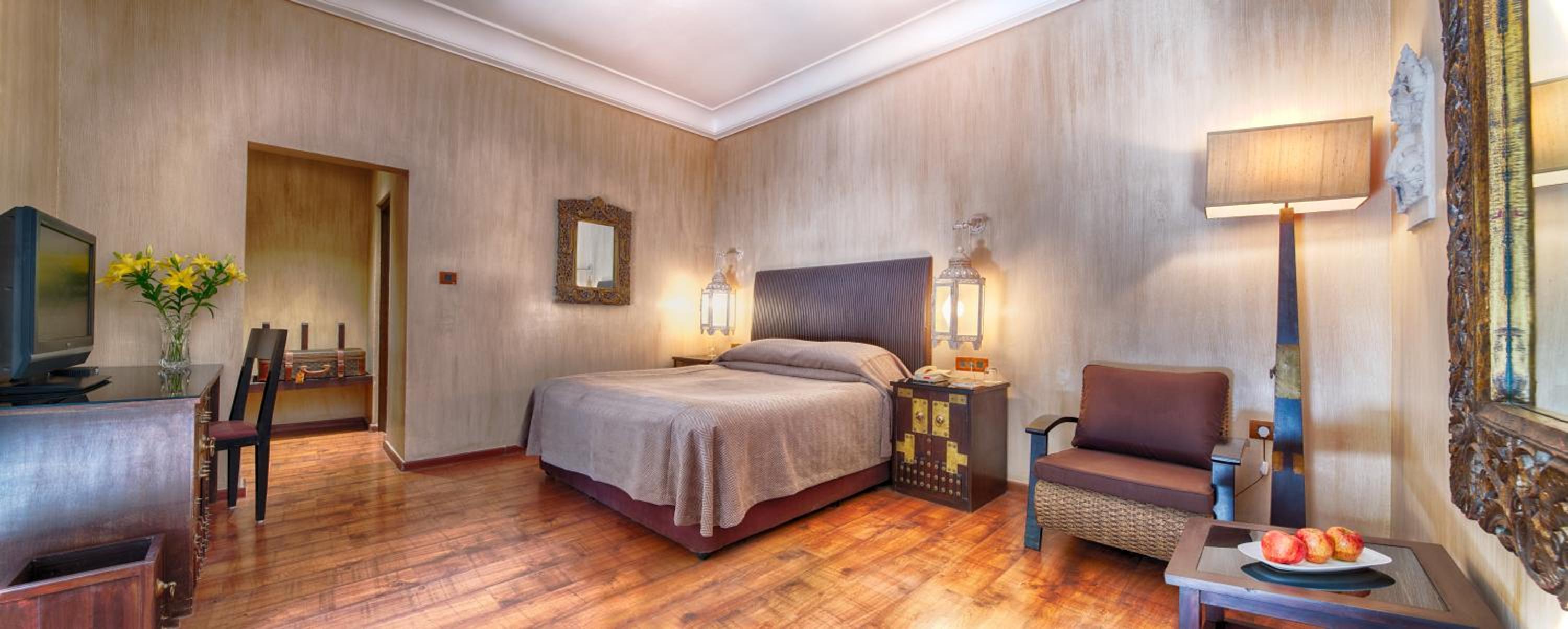 Deluxe Room - Photo 5