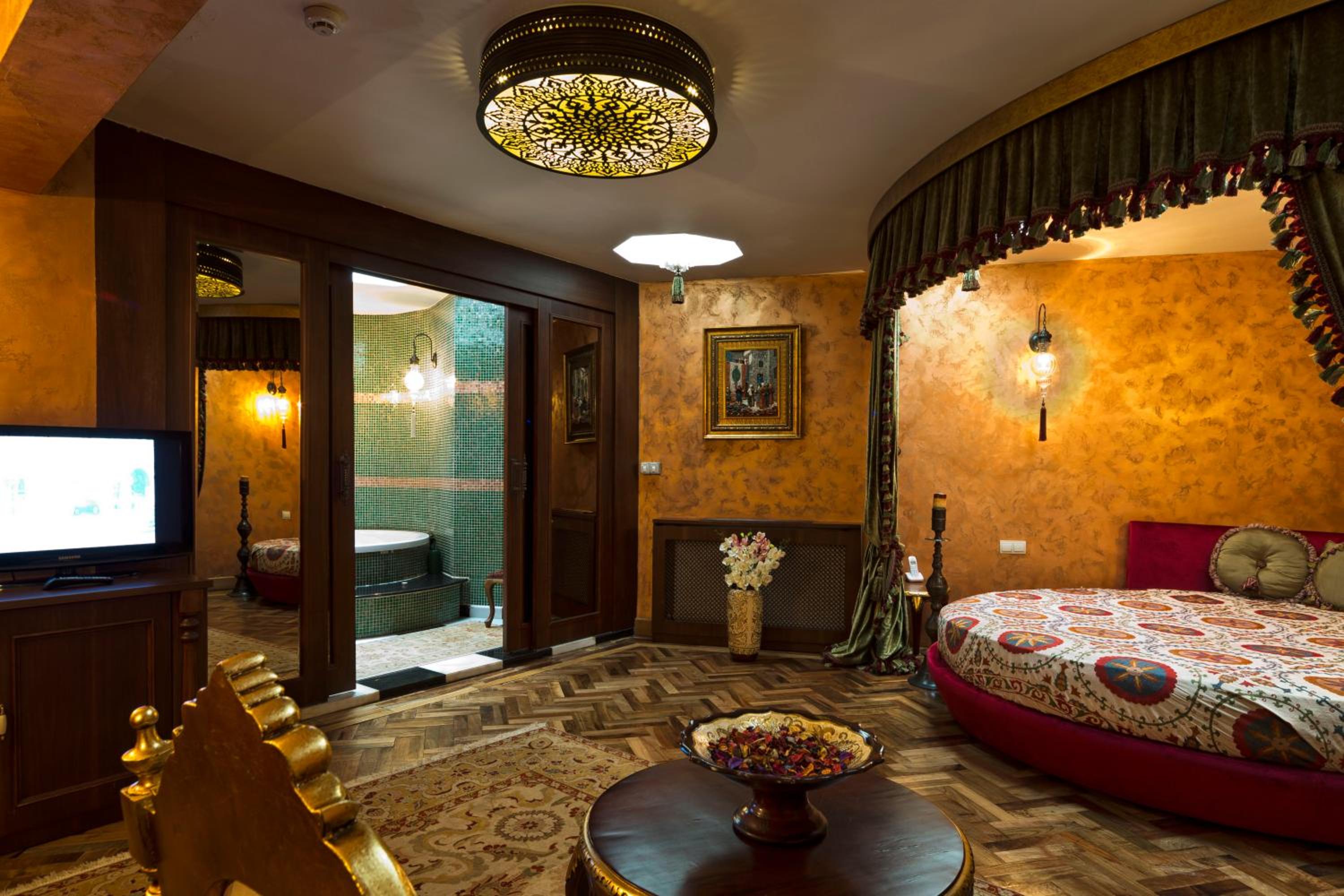 Deluxe Suite with Spa Bath photo 1