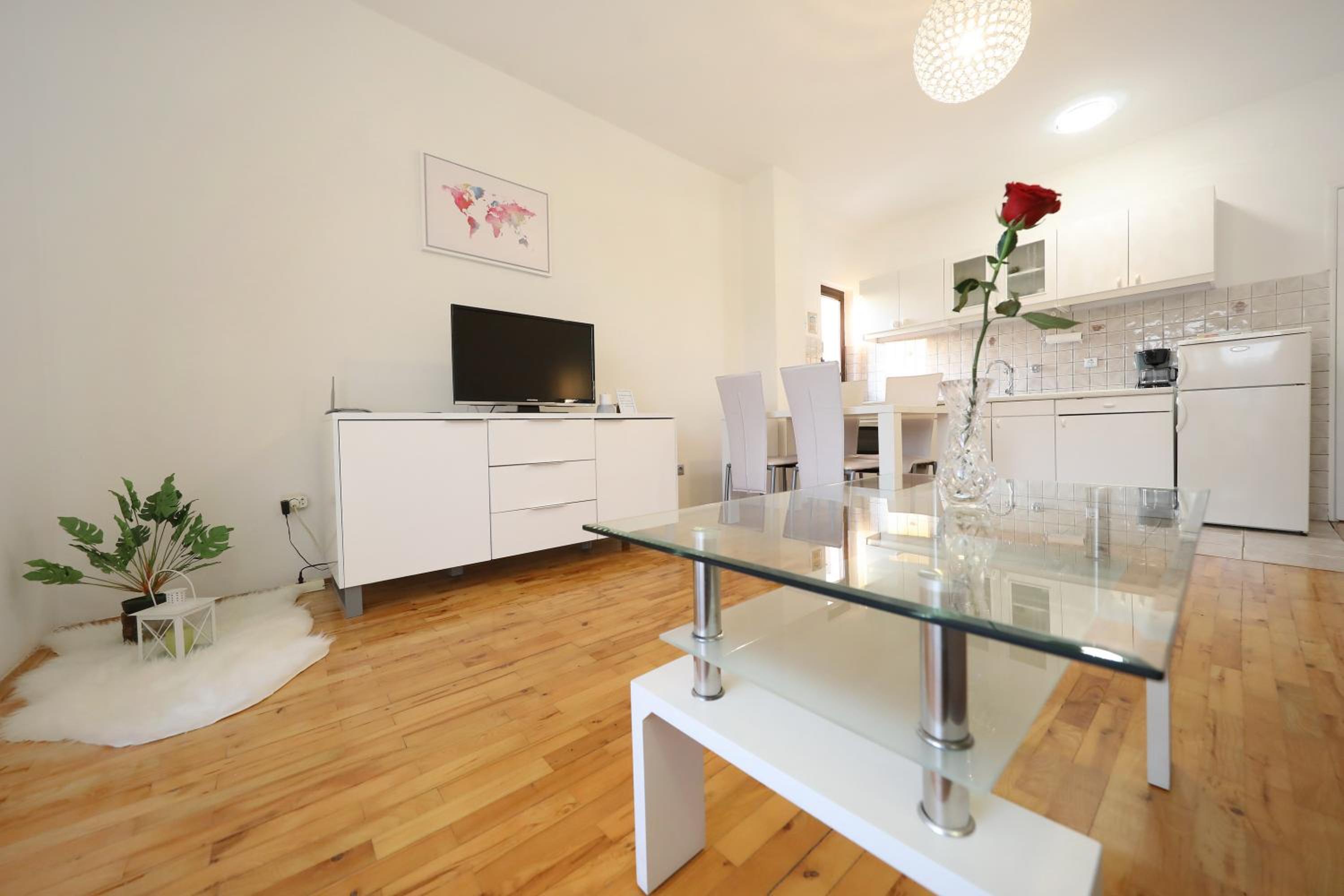 One-Bedroom Apartment with Balcony photo 2