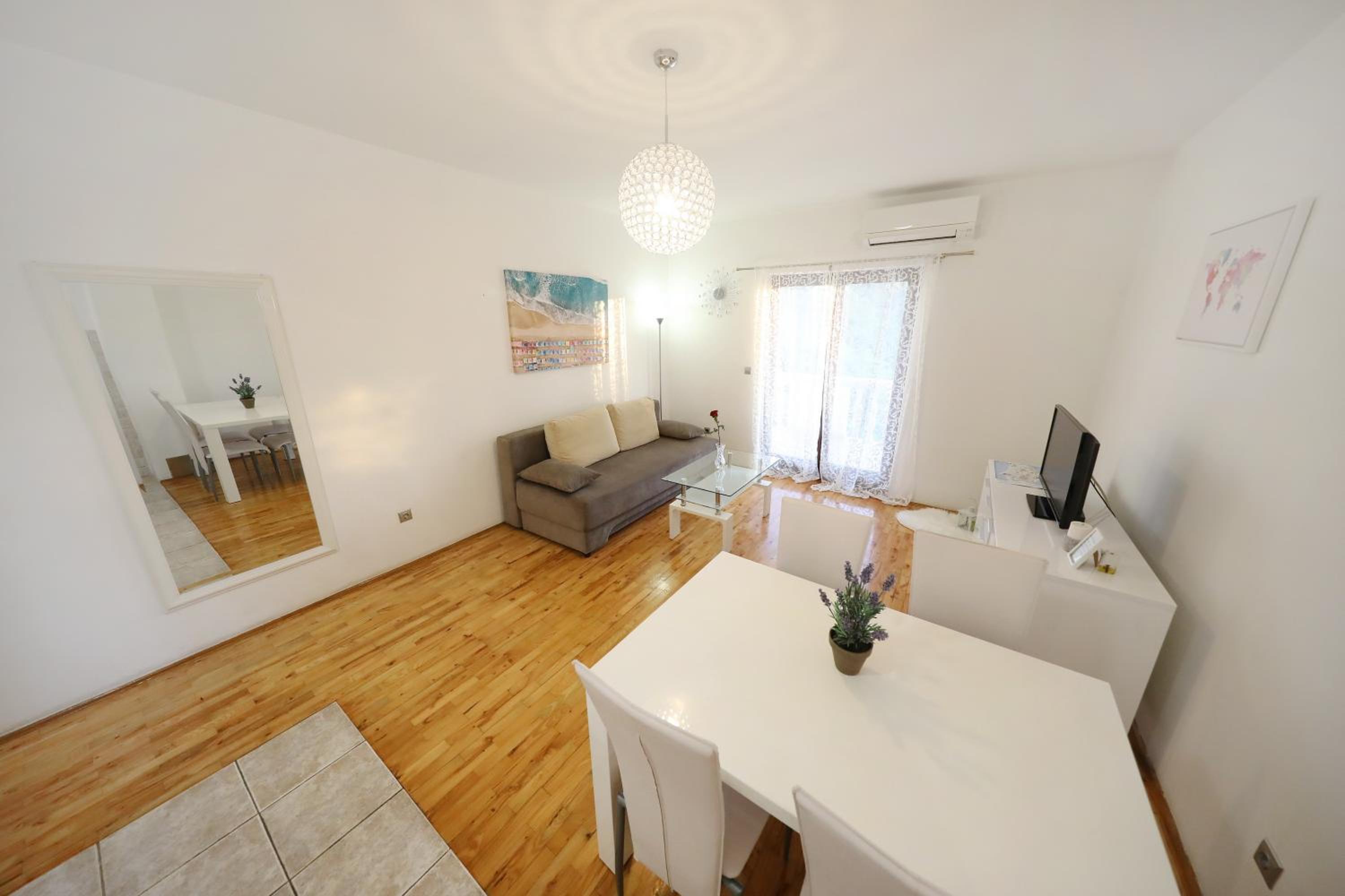 One-Bedroom Apartment with Balcony photo 3