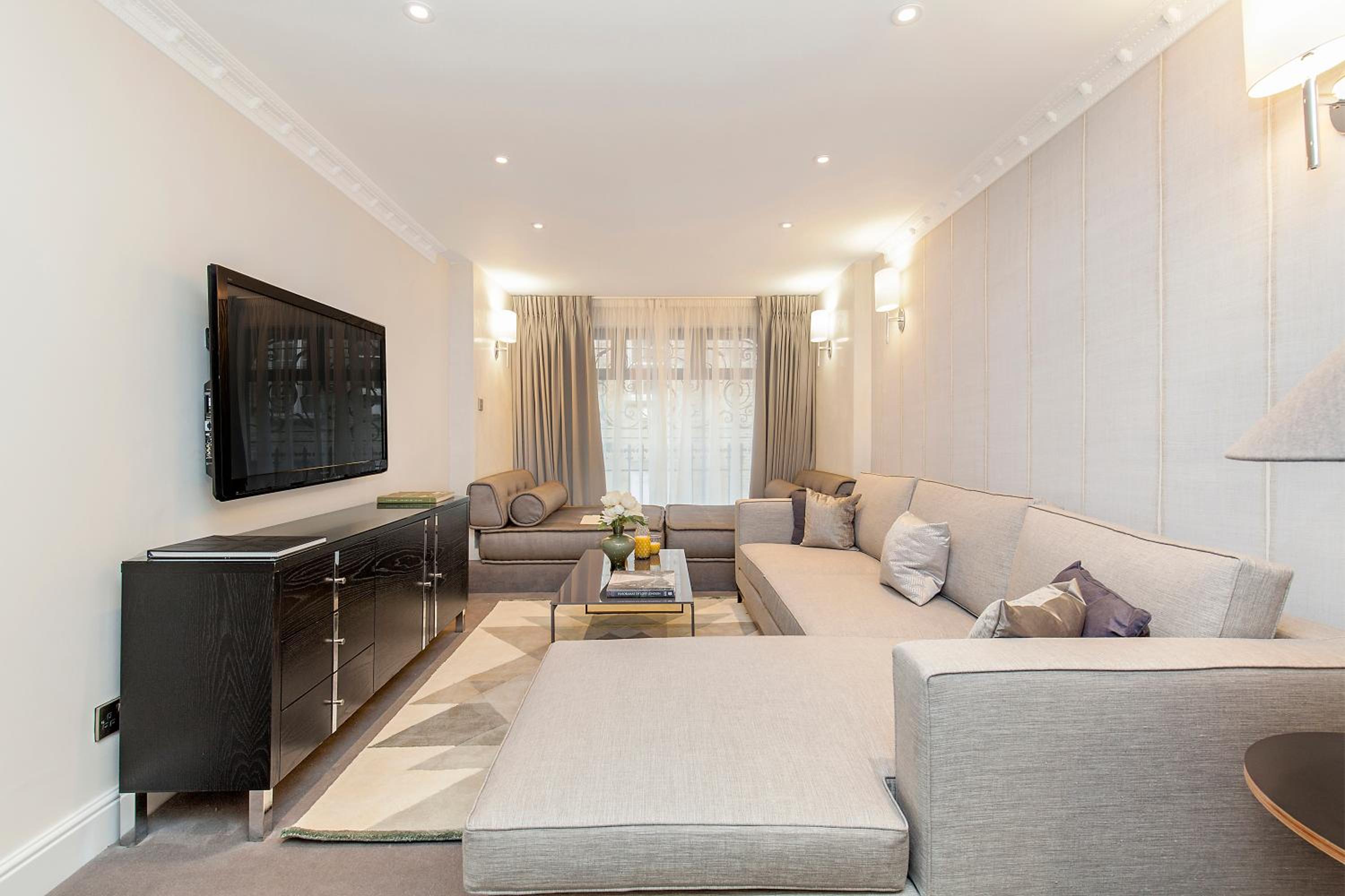 Luxury One-Bedroom Apartment photo 3