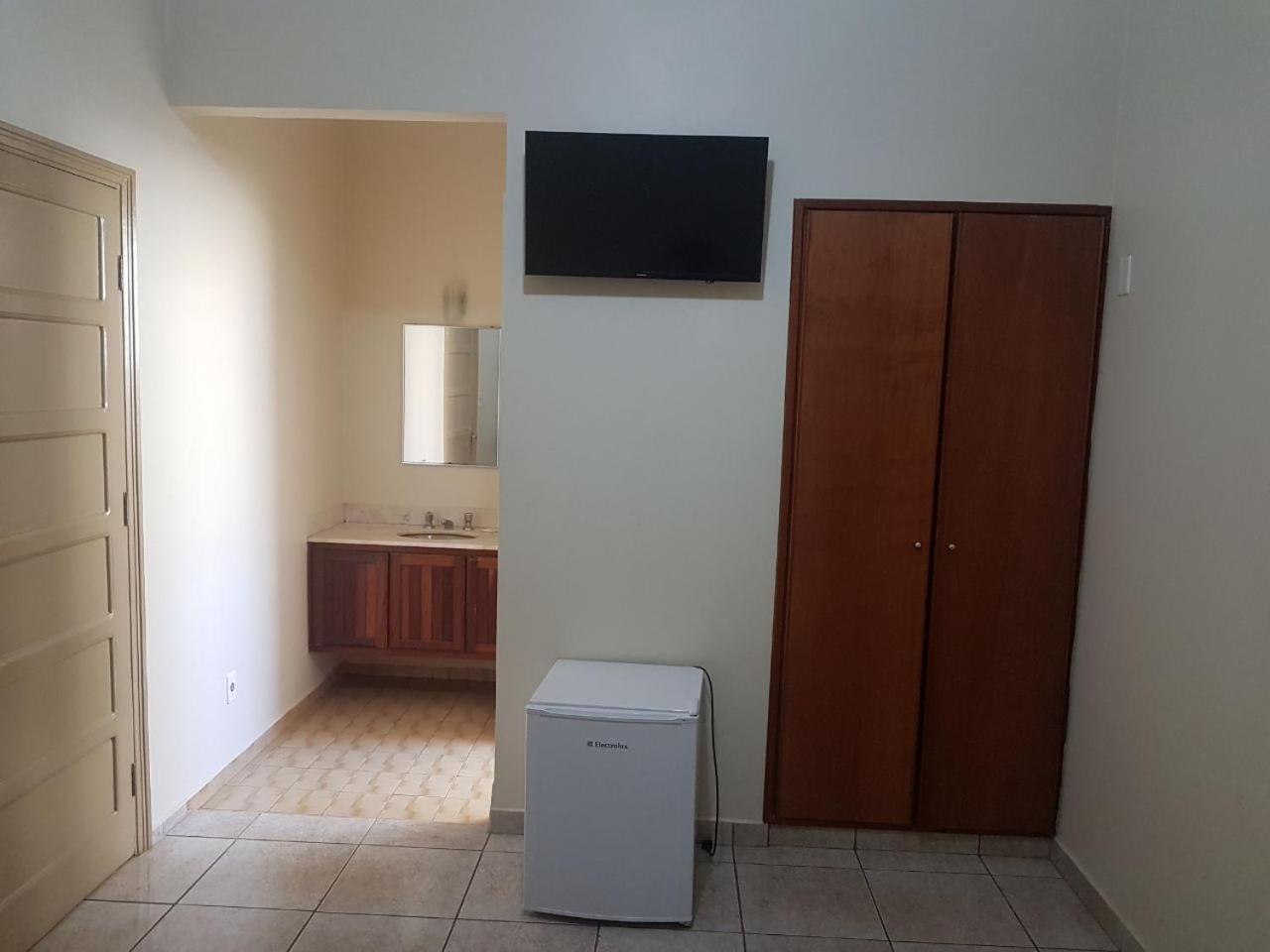 Family Room with Private Bathroom photo 3